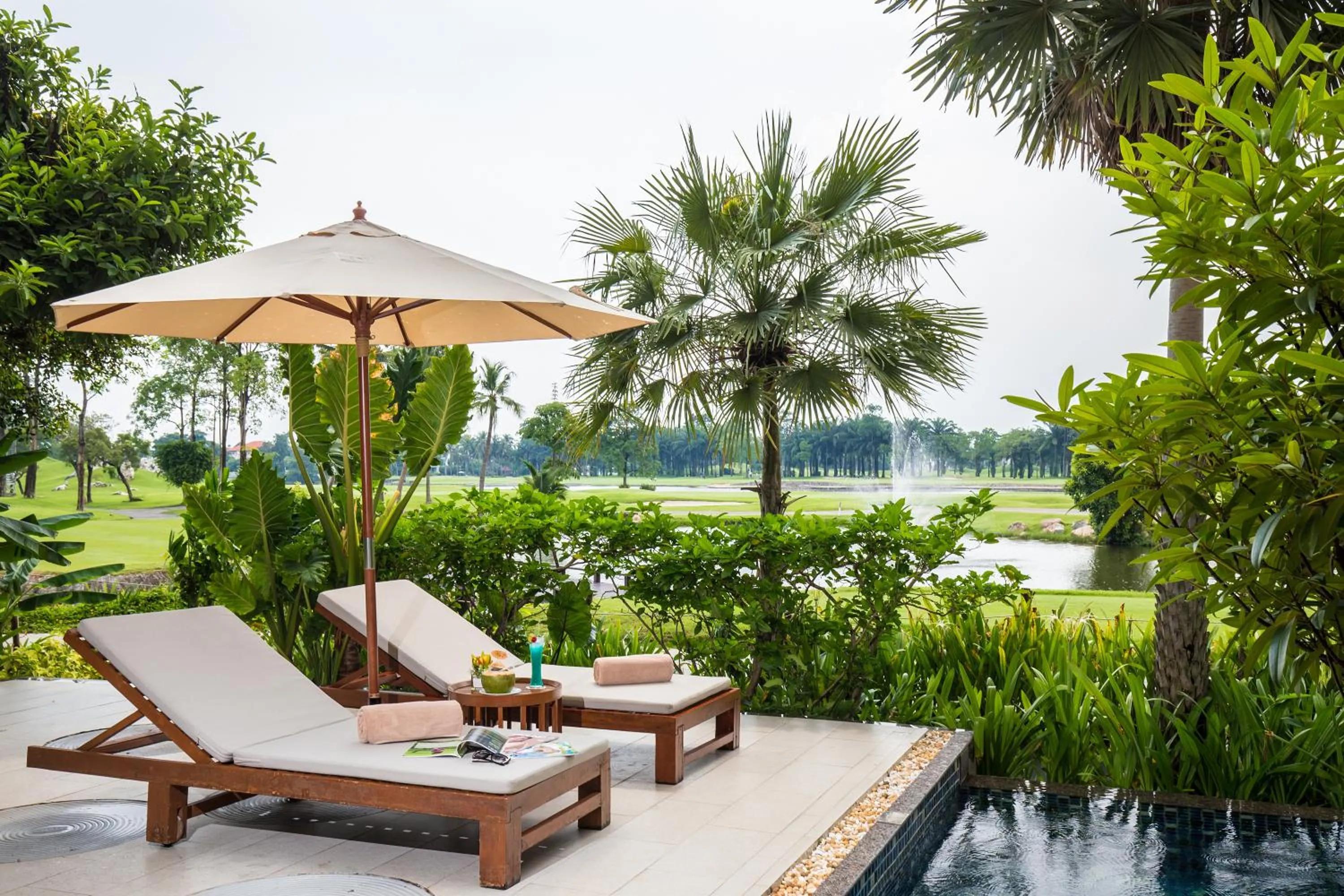 Swimming pool in Summit Windmill Golf Suite Hotel at Suvarnabhumi