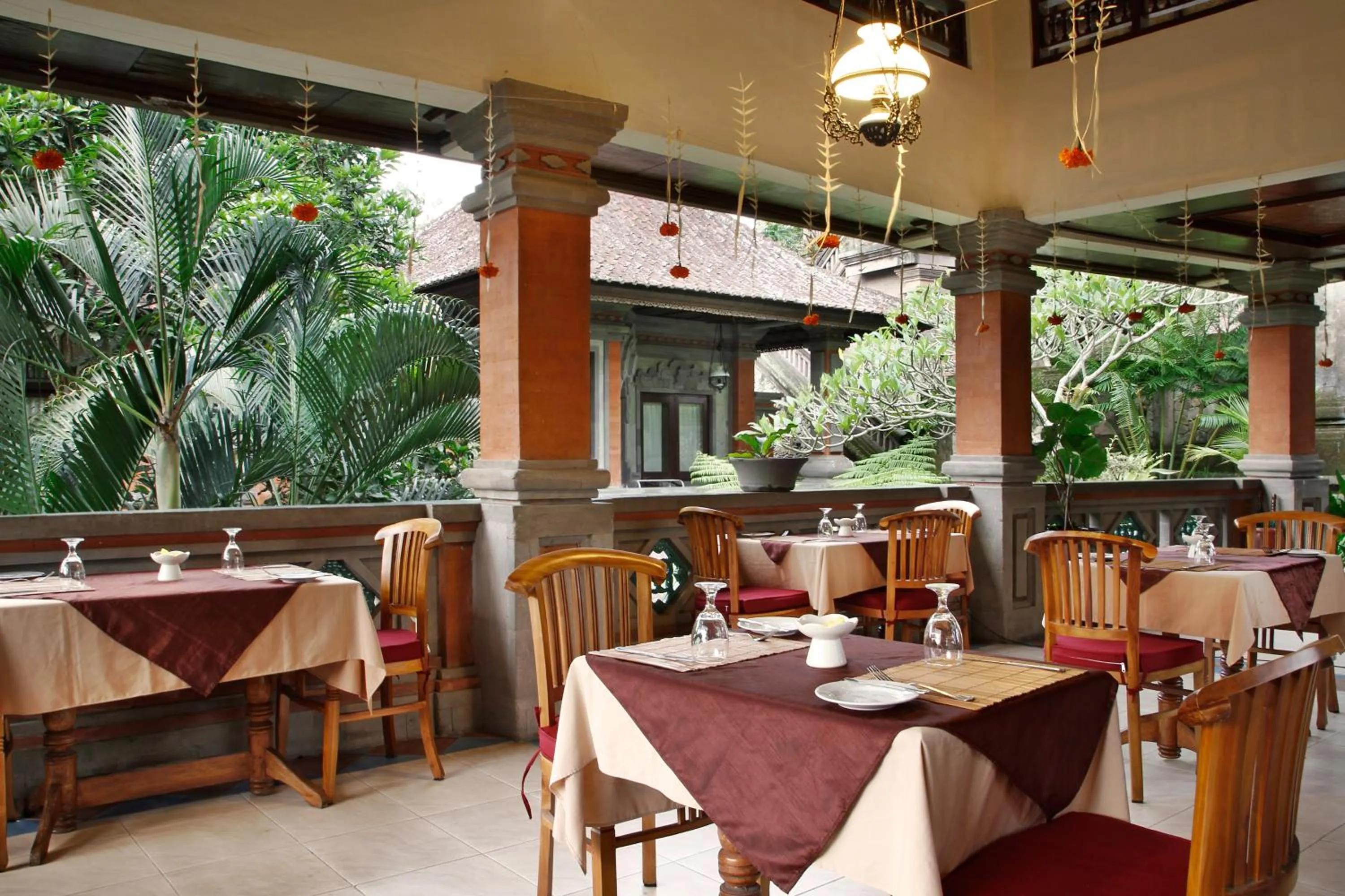 Restaurant/places to eat in Nick's Hidden Cottages by Mahaputra