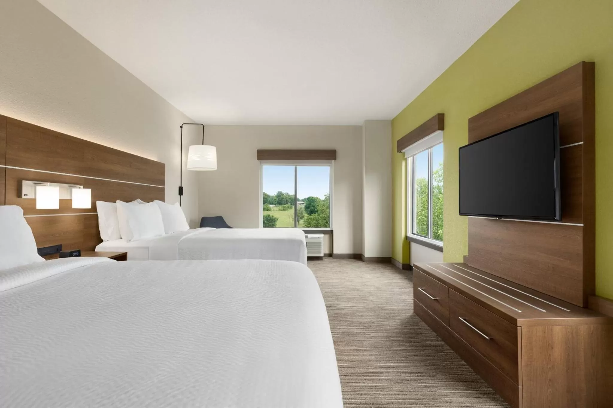 Photo of the whole room, Bed in Holiday Inn Express Hotel and Suites Akron South-Airport Area by IHG