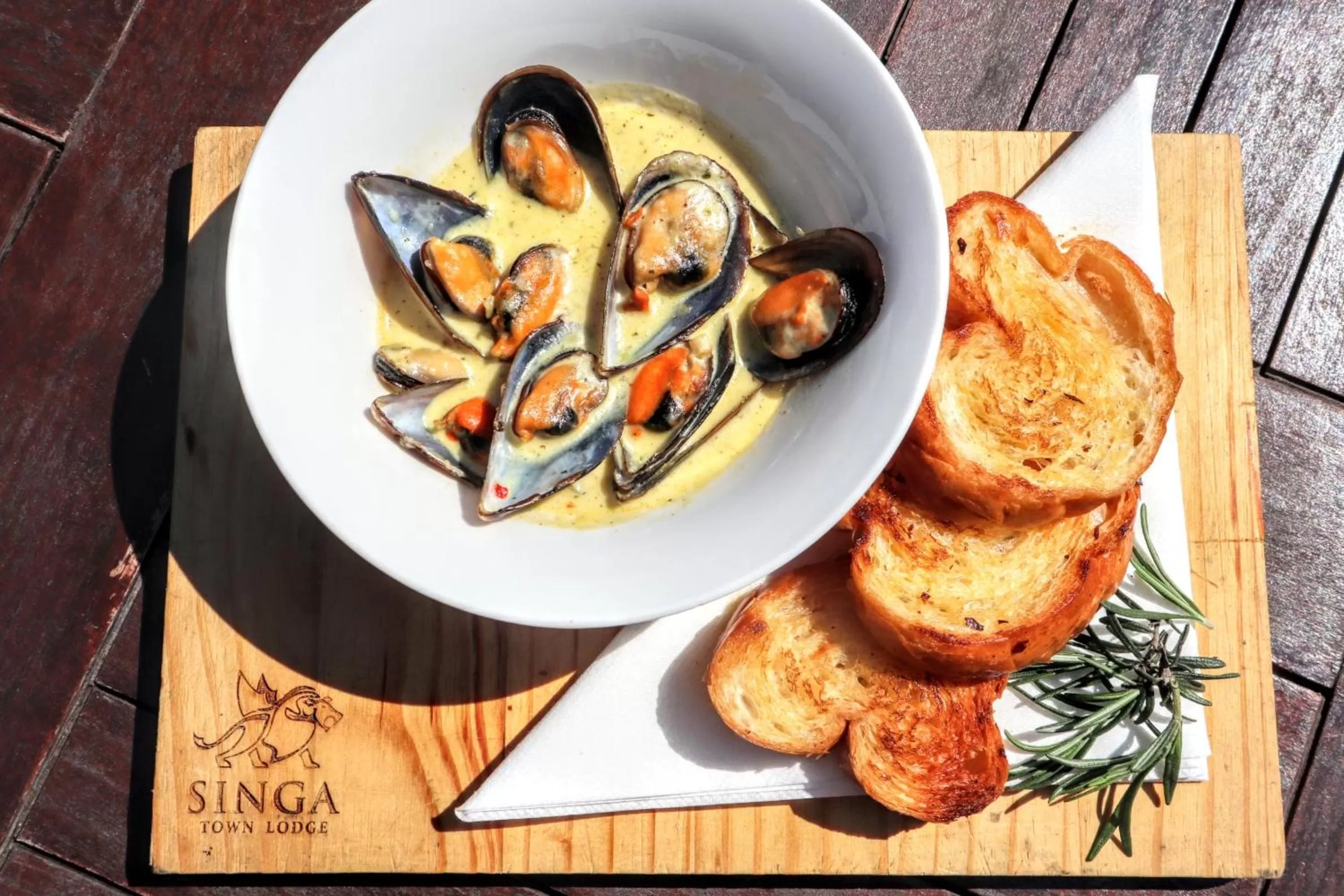 Food and drinks in Singa Lodge - Lion Roars Hotels & Lodges