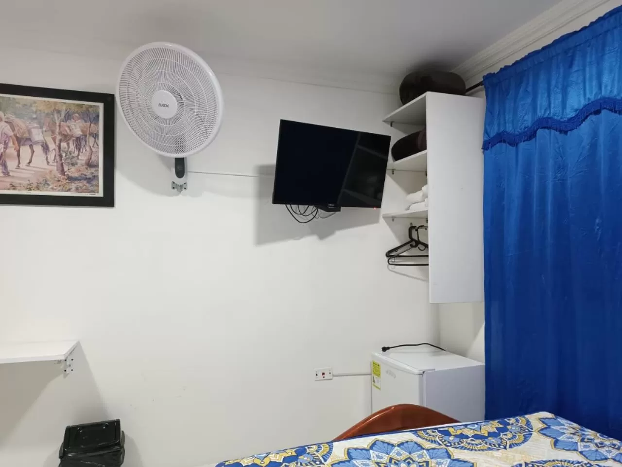 TV/Entertainment Center in Hotel Eterna Primavera