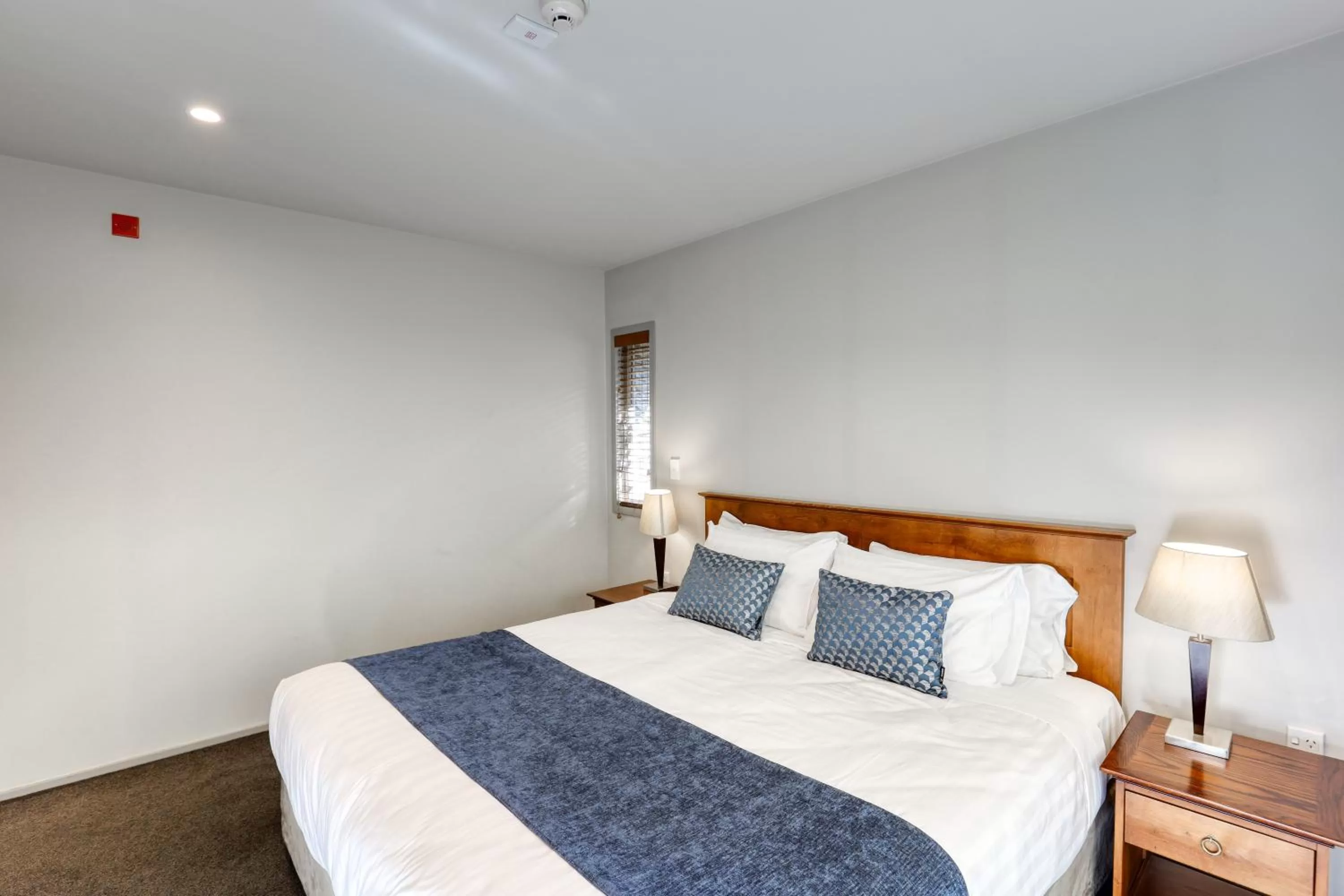 Bedroom, Bed in Garden Court Suites & Apartments