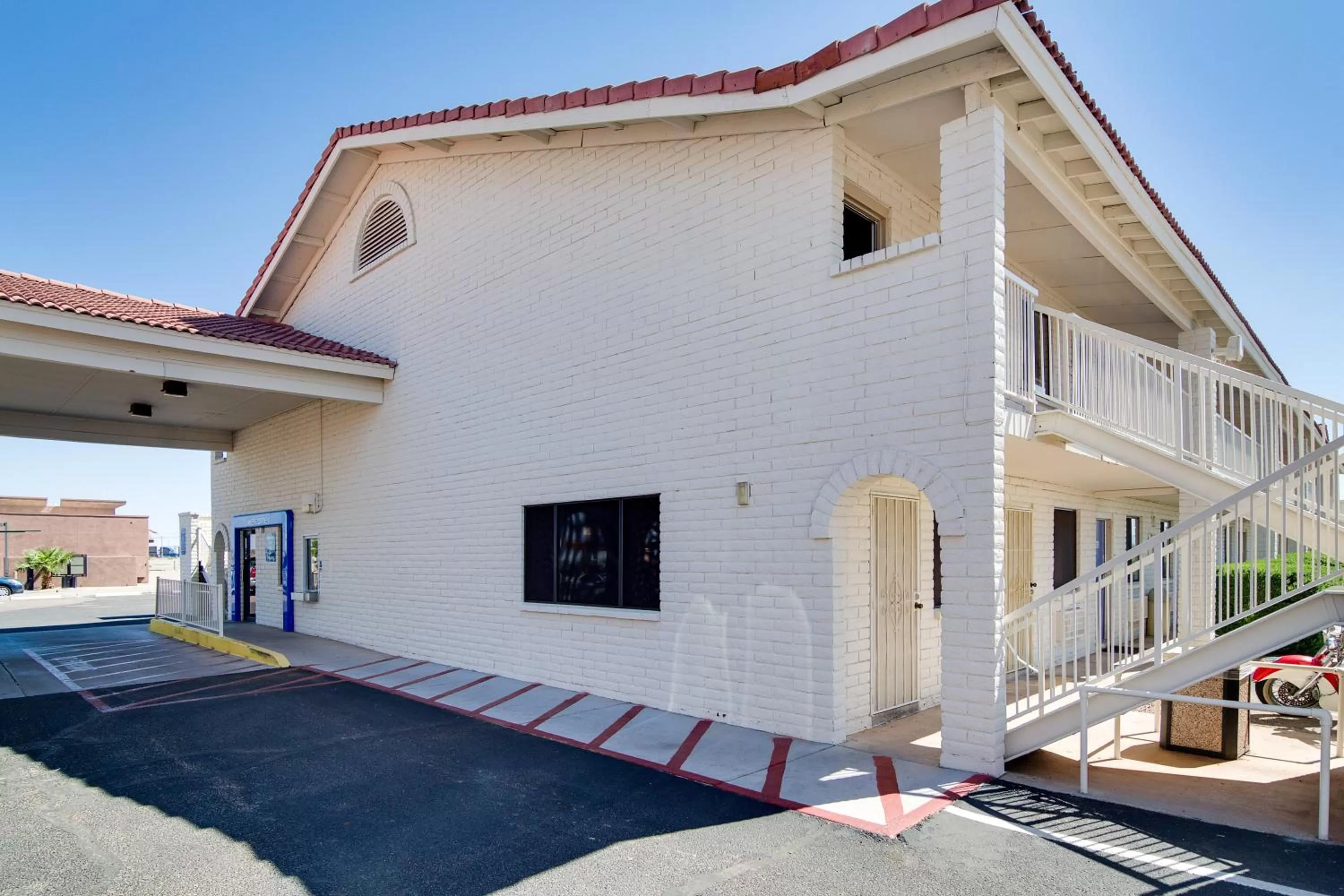 Facade/entrance in Motel 6 Eloy Arizona Casa Grande