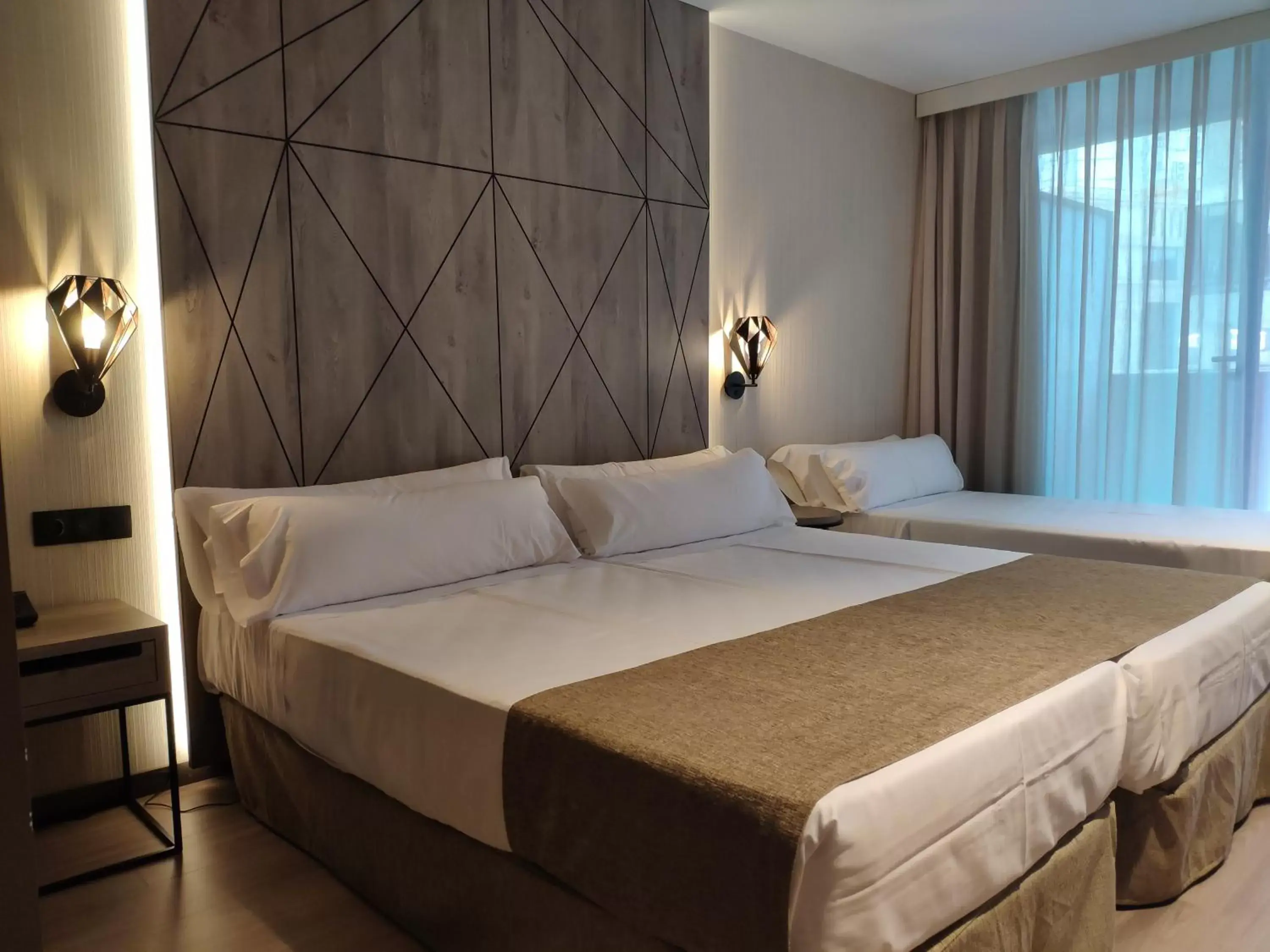 Superior Triple Room with City View in Hotel Bristol 4 Sup Superior Triple Room with City View in Hotel Bristol 4 Sup