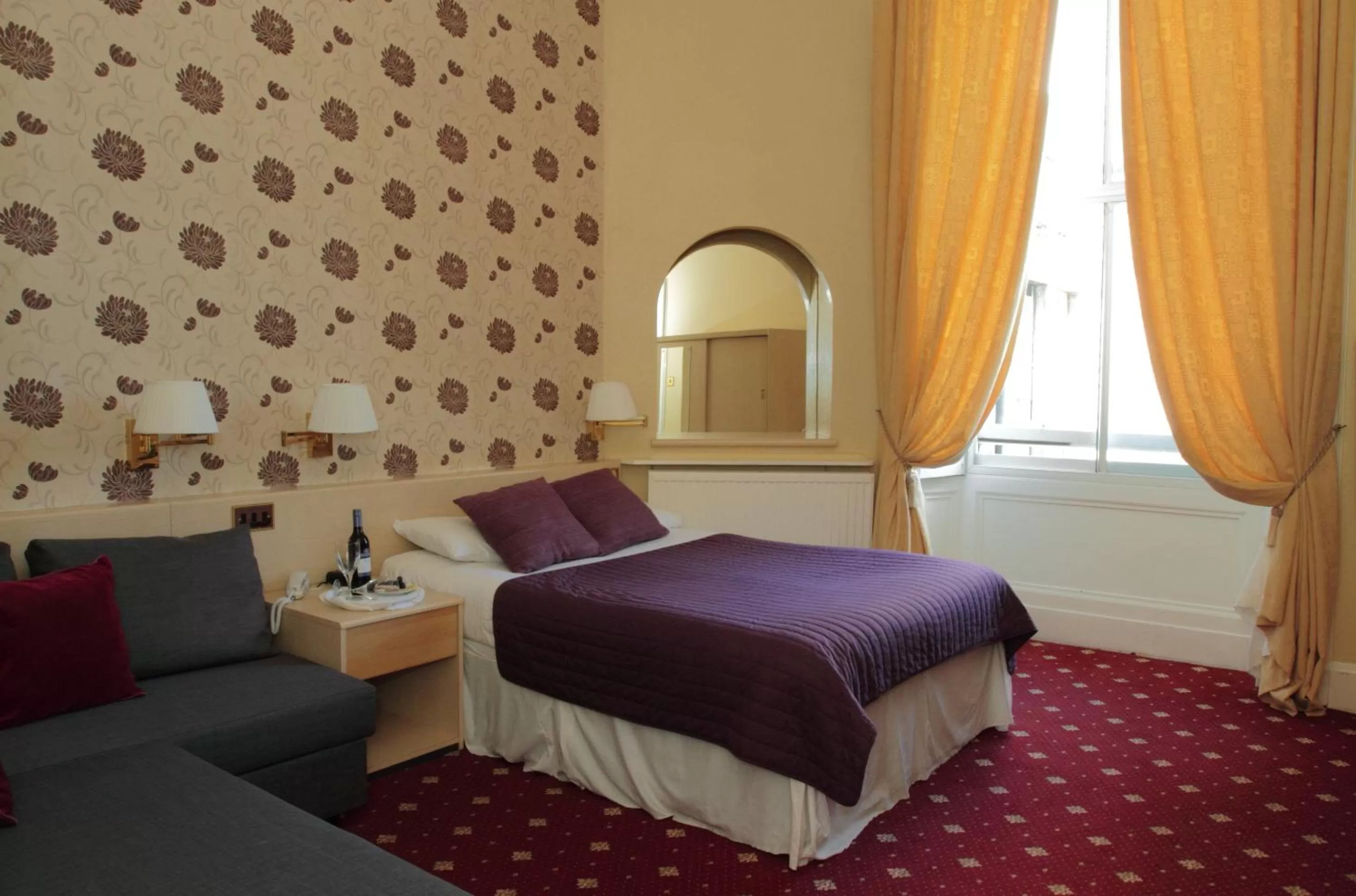 Bed in Thistle Hotel