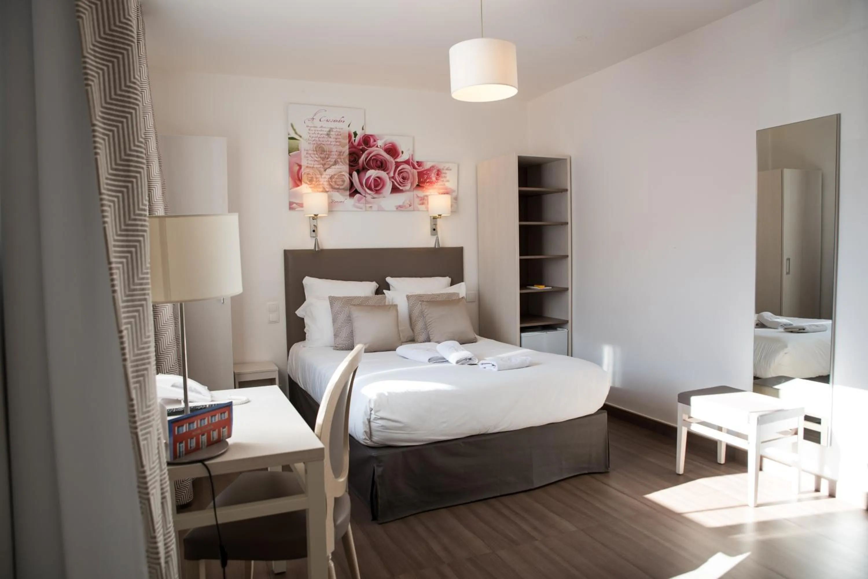 Bed in Hôtel CASABELLA Cannes Mouans Sartoux