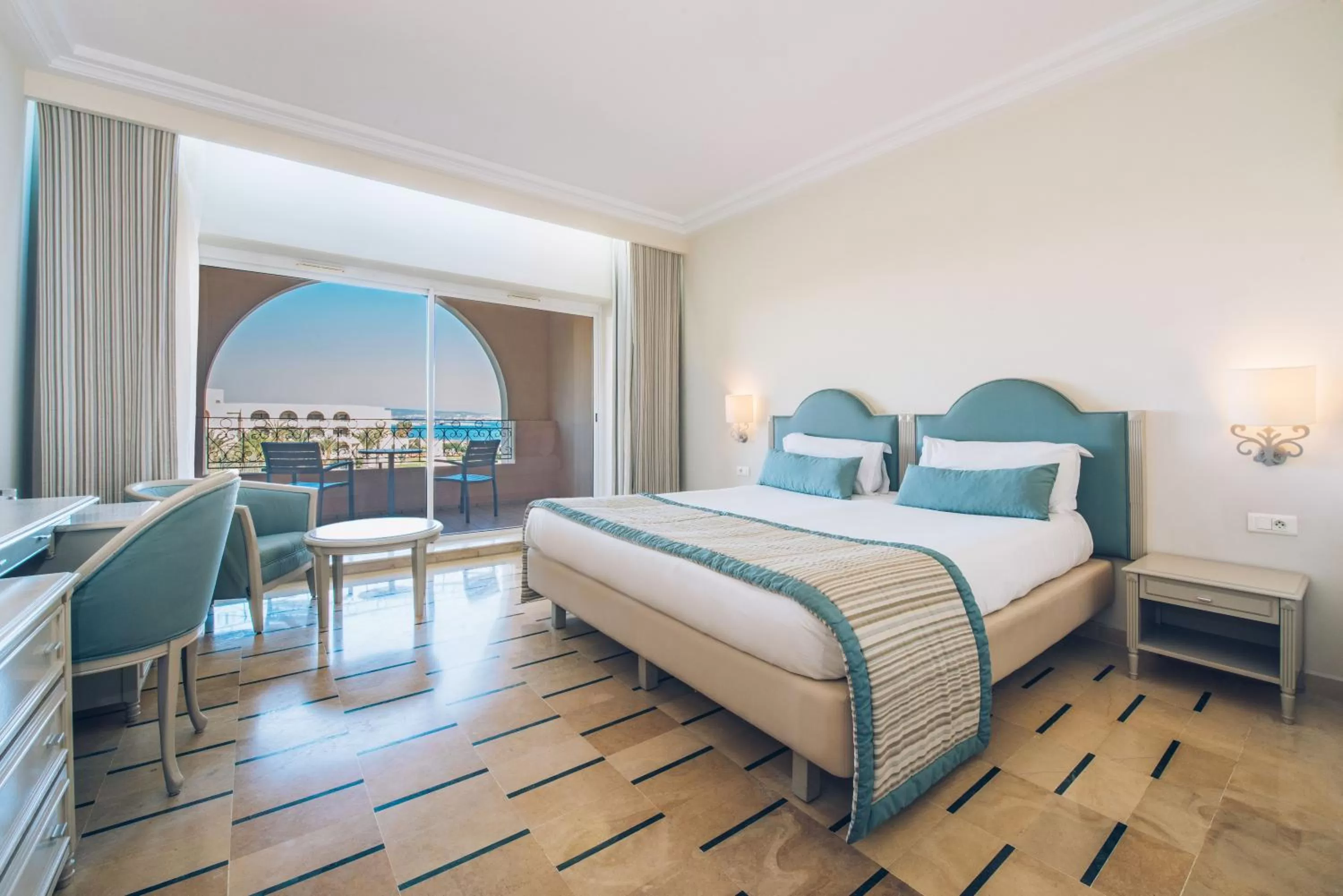 Bed in Iberostar Waves Averroes