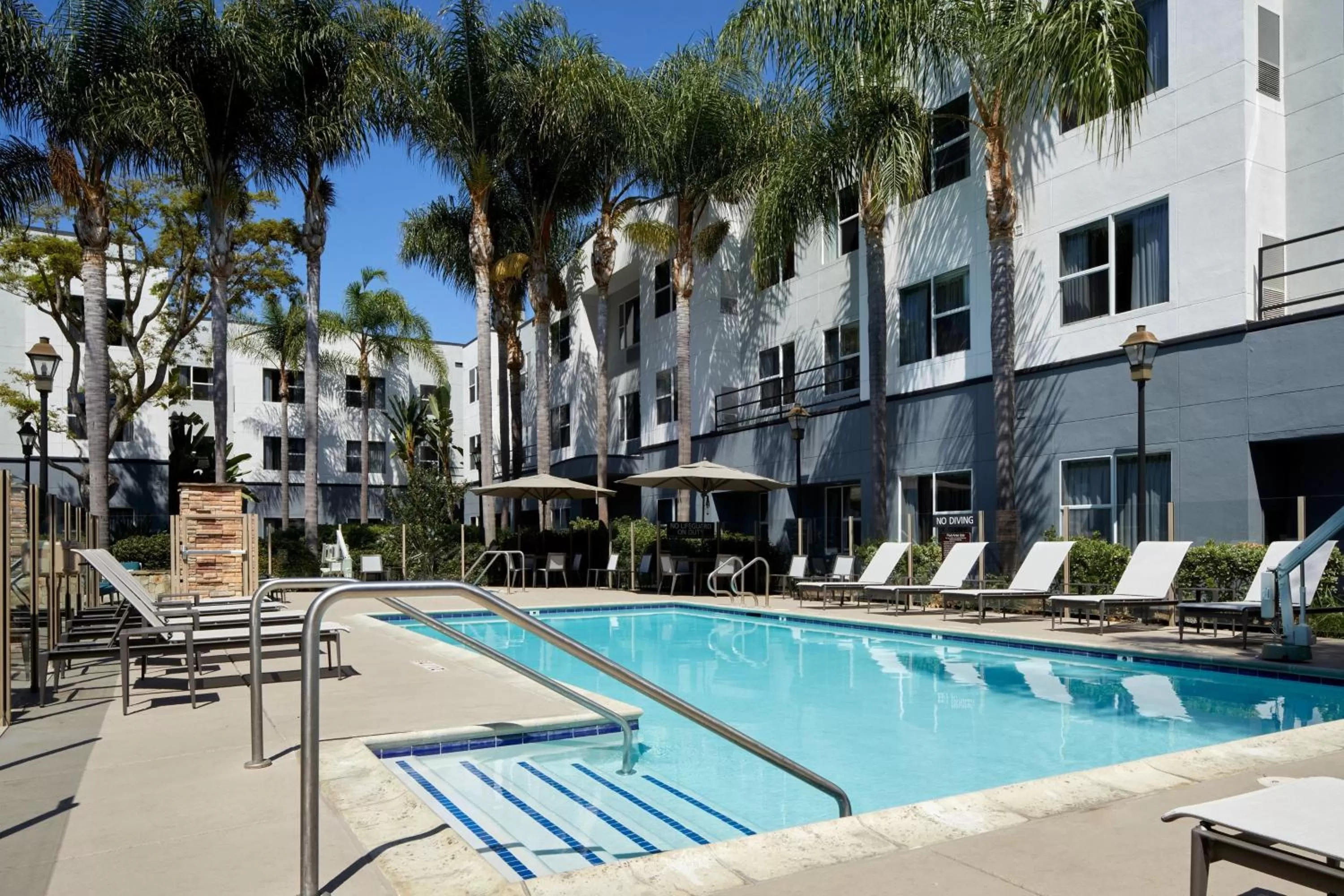 Swimming pool in Residence Inn San Diego Carlsbad