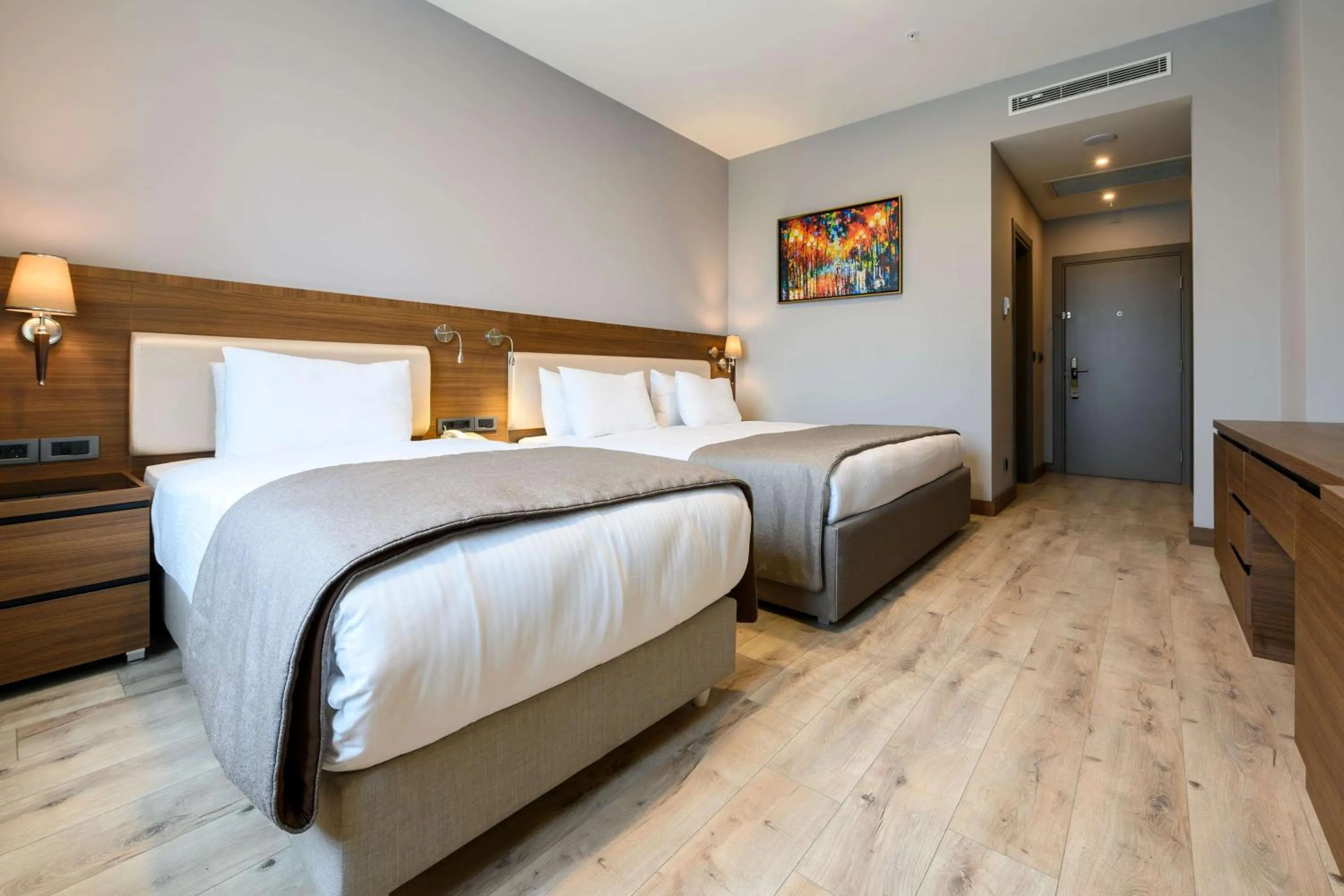 Photo of the whole room, Bed in La Quinta by Wyndham Istanbul Gunesli