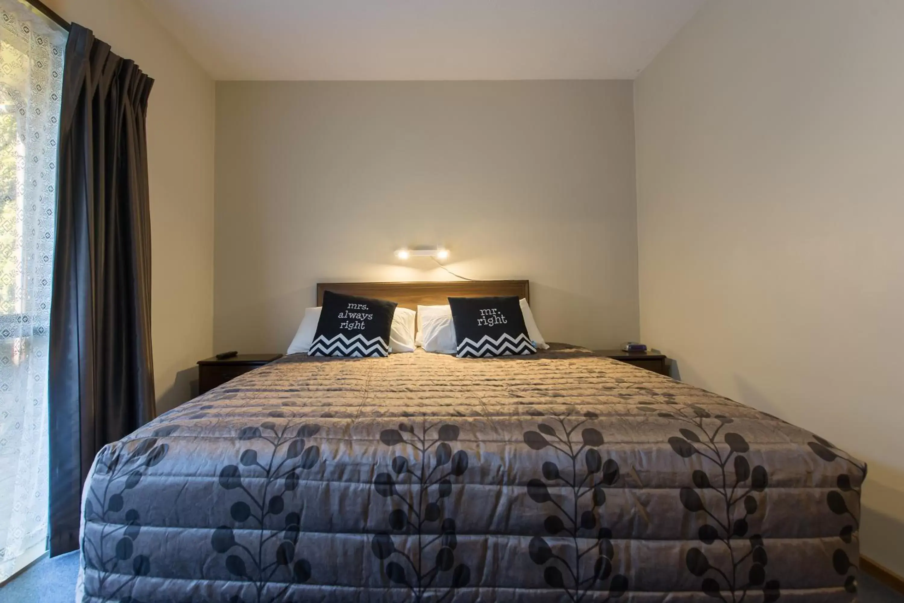 One-Bedroom Apartment with King and Single bed in Argyle On The Park - Central Christchurch Motel Overlooking Hagley Park One-Bedroom Apartment with King and Single bed in Argyle On The Park - Central Christchurch Motel Overlooking Hagley Park