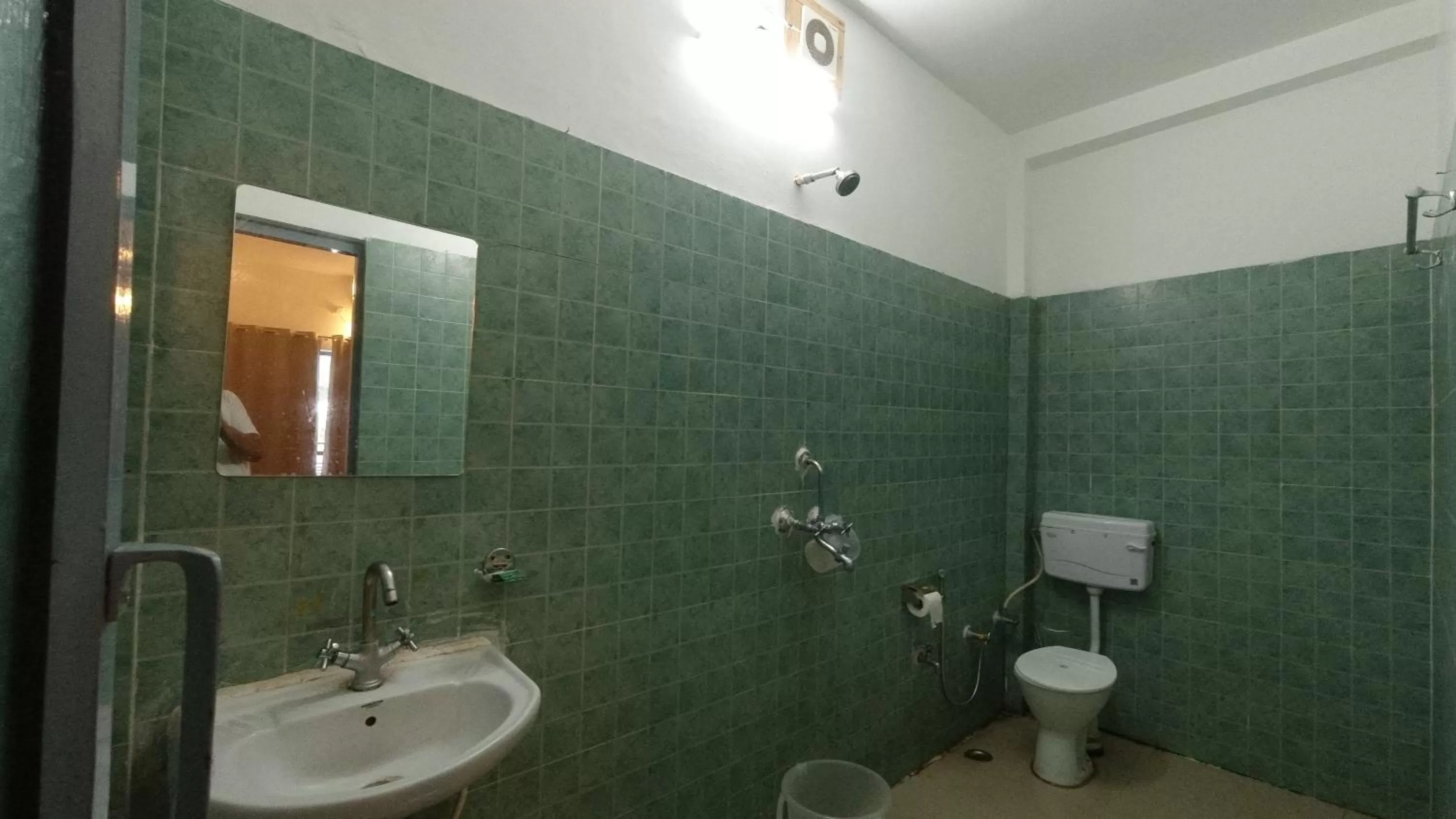 Bathroom in H7 Stay On The Ganges, Yoga & Spa Resort, Rishikesh