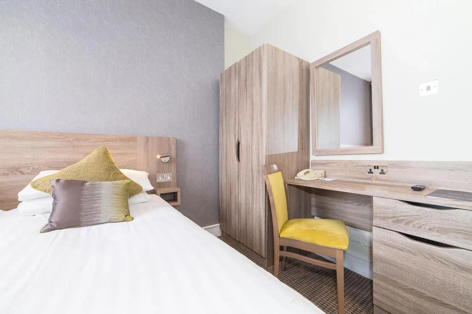 Quadruple Room in Phoenix Hotel Quadruple Room in Phoenix Hotel