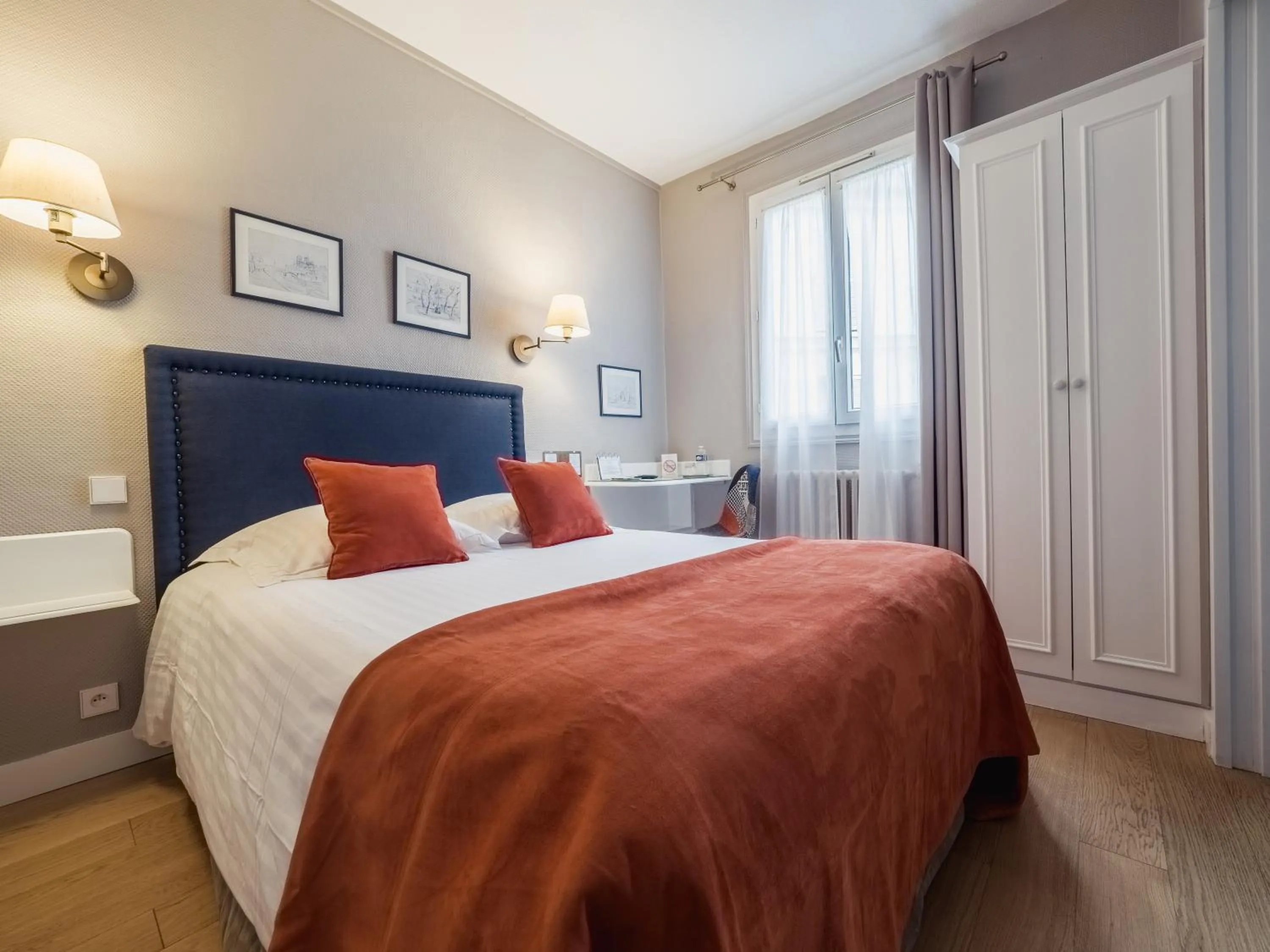 Bed in New Orient Hotel