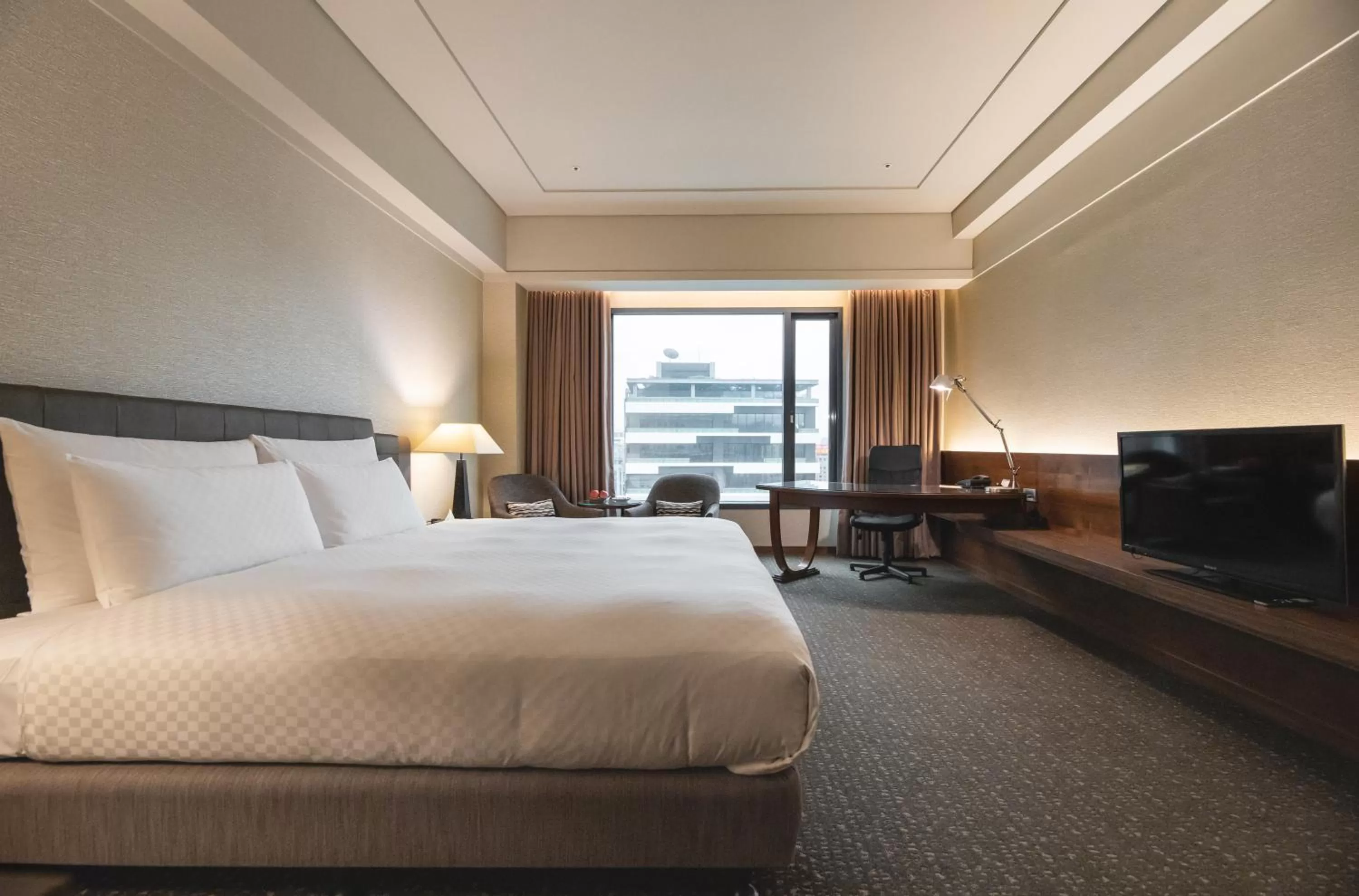 Photo of the whole room, Bed in Miramar Garden Taipei