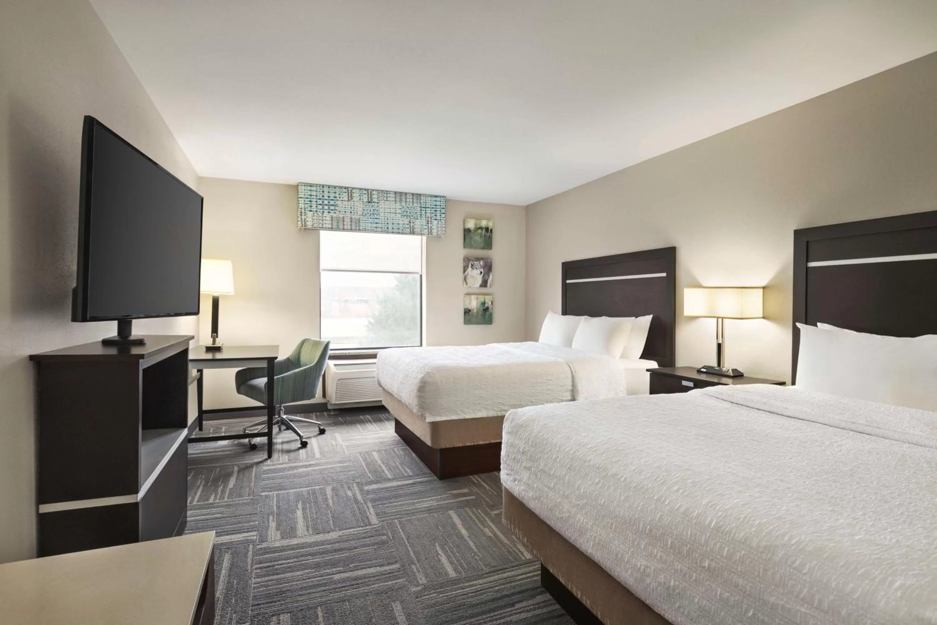 Bedroom, Bed in Hampton Inn New Albany