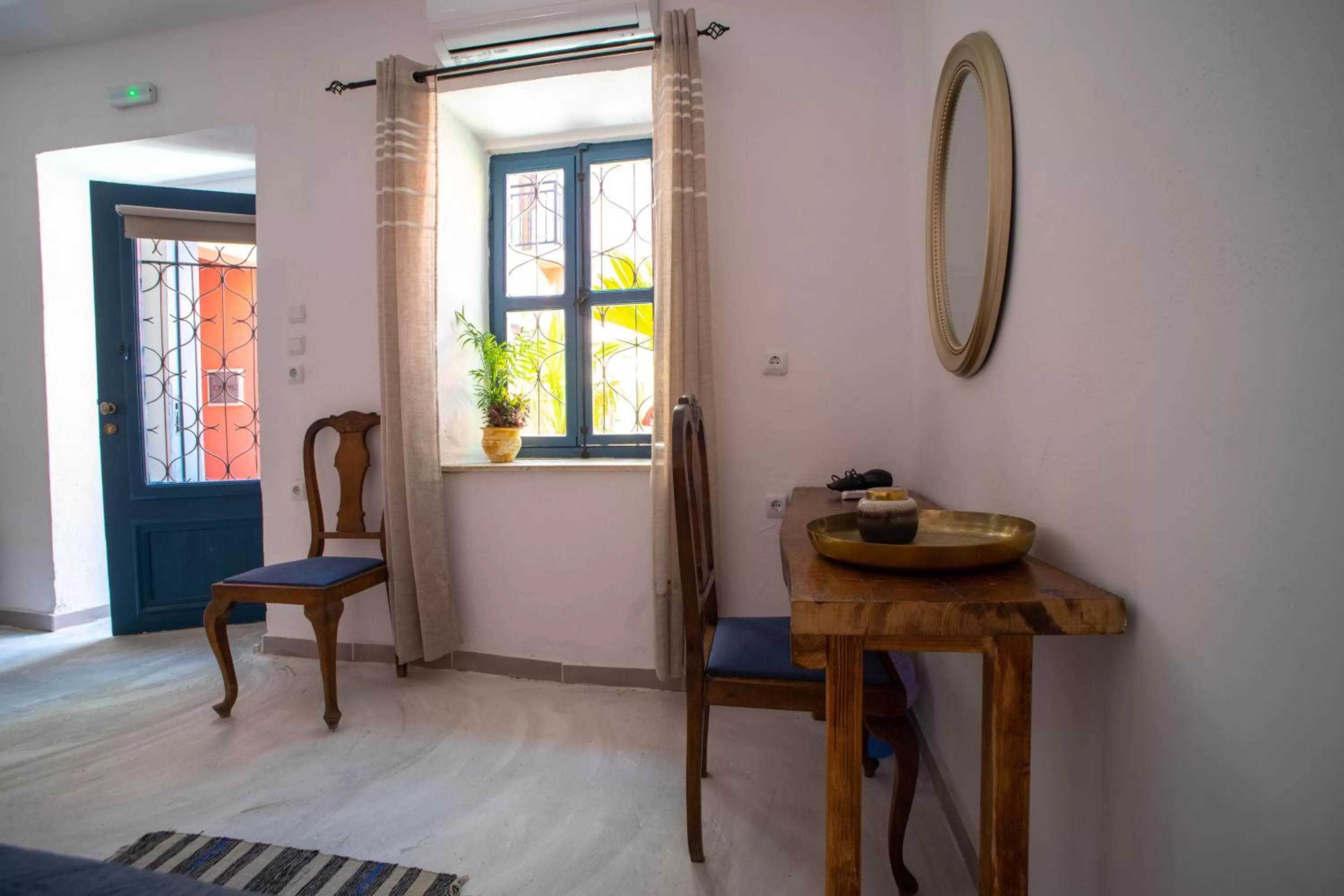 Seating Area in Mascot Garden Rooms