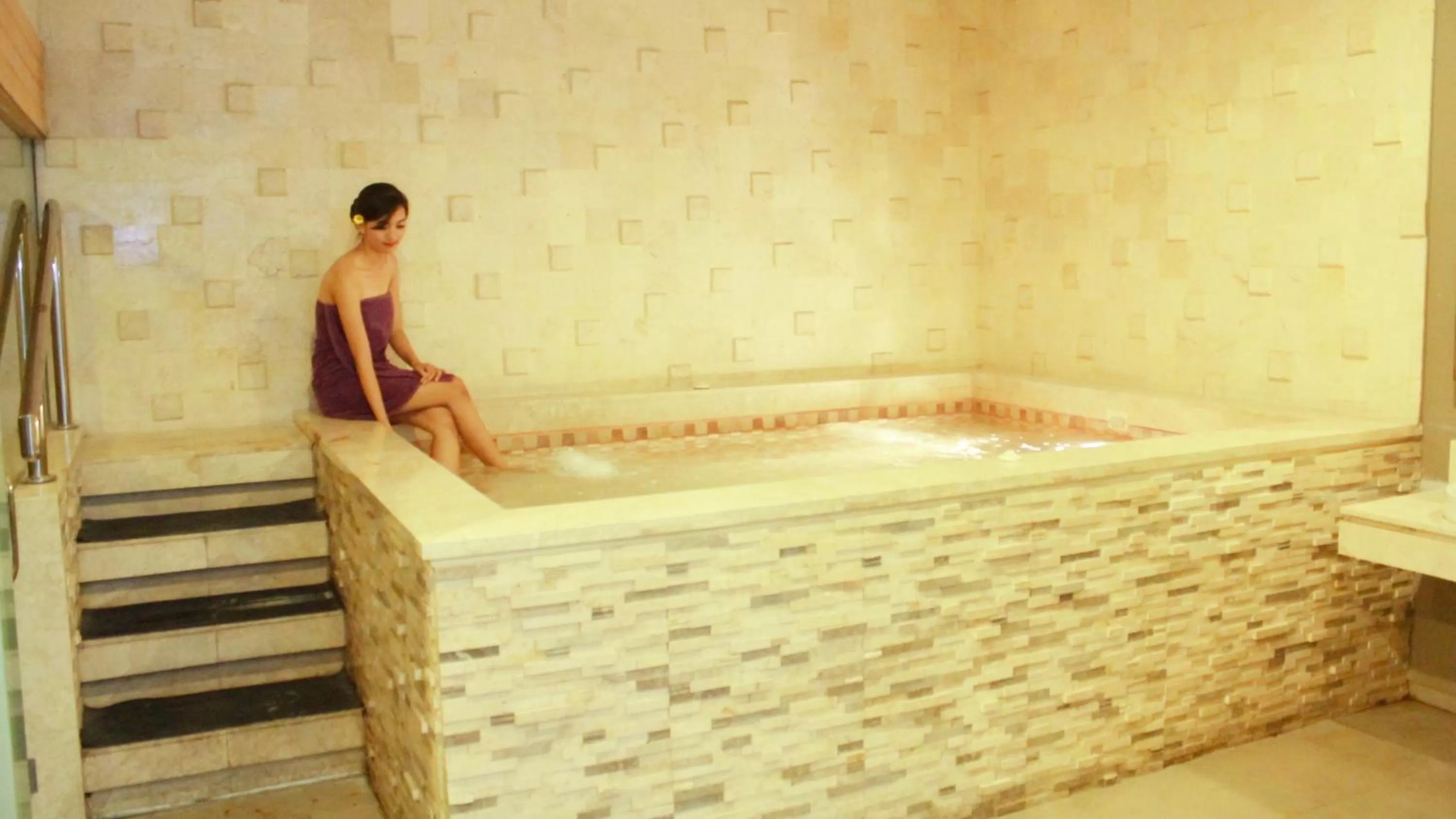 Hot Tub in Holiday Inn Bandung Pasteur by IHG