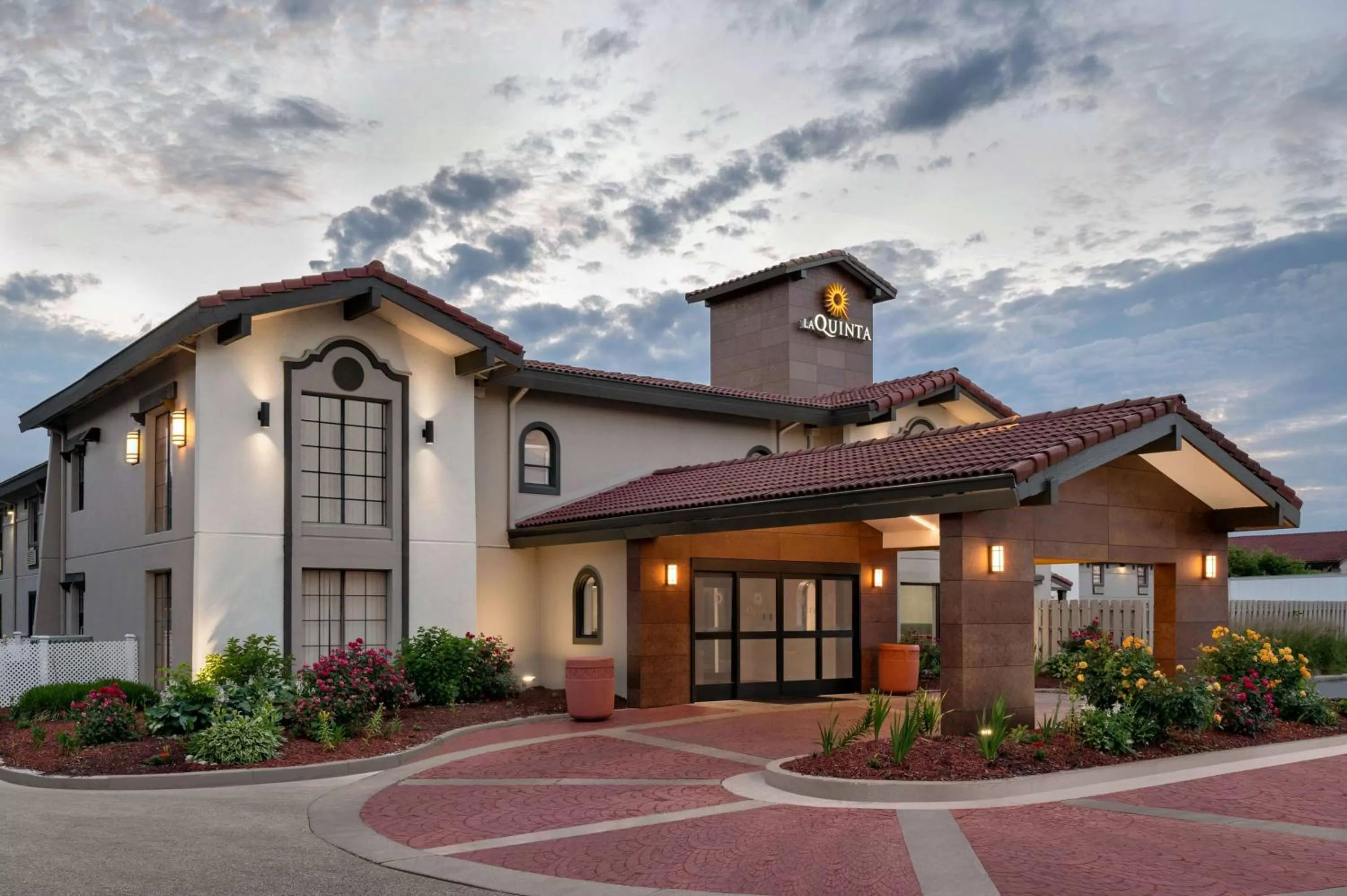 Property building in La Quinta Inn by Wyndham Columbus Airport Area