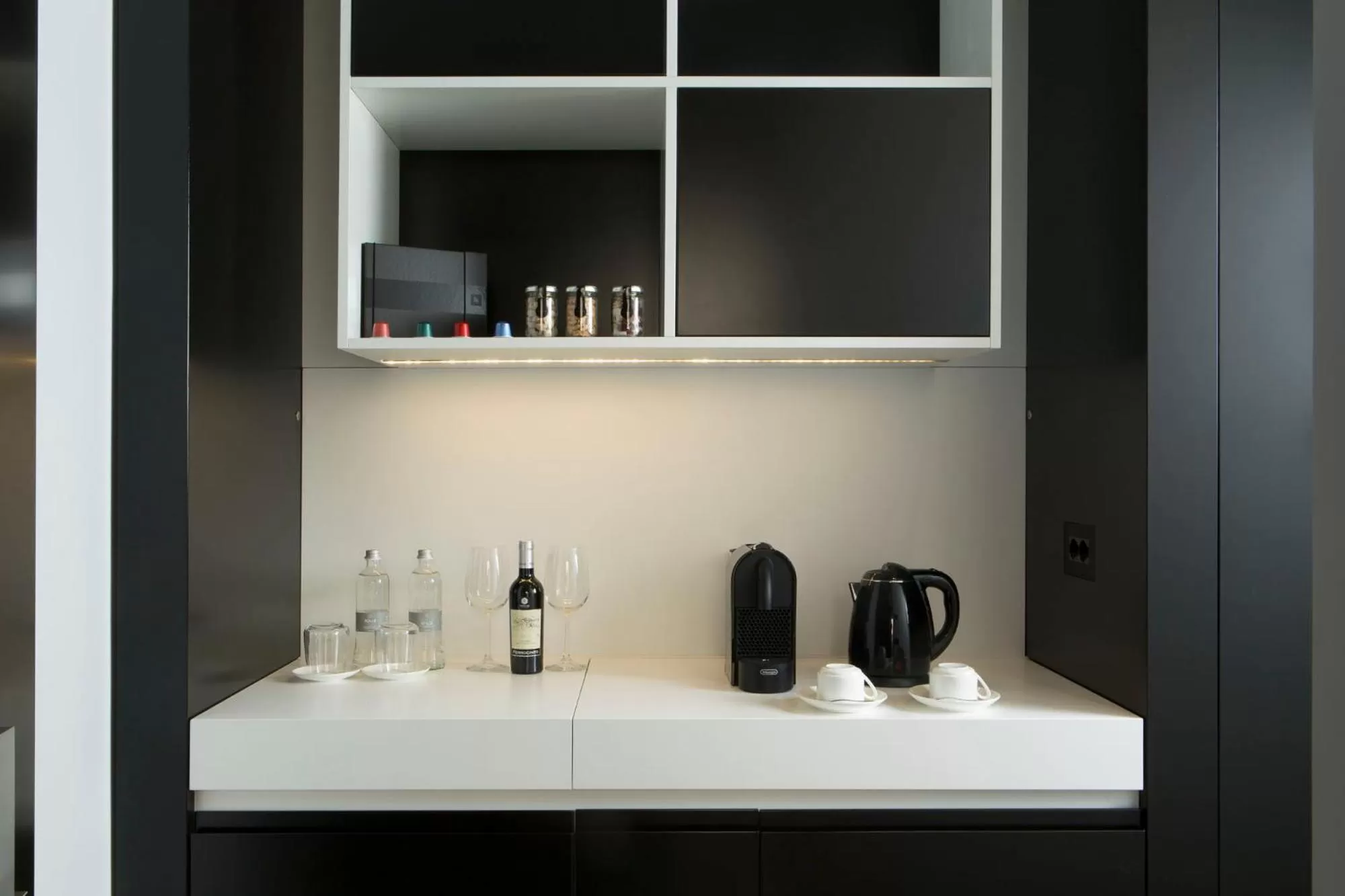 Coffee/tea facilities in Corso 281 Luxury Suites