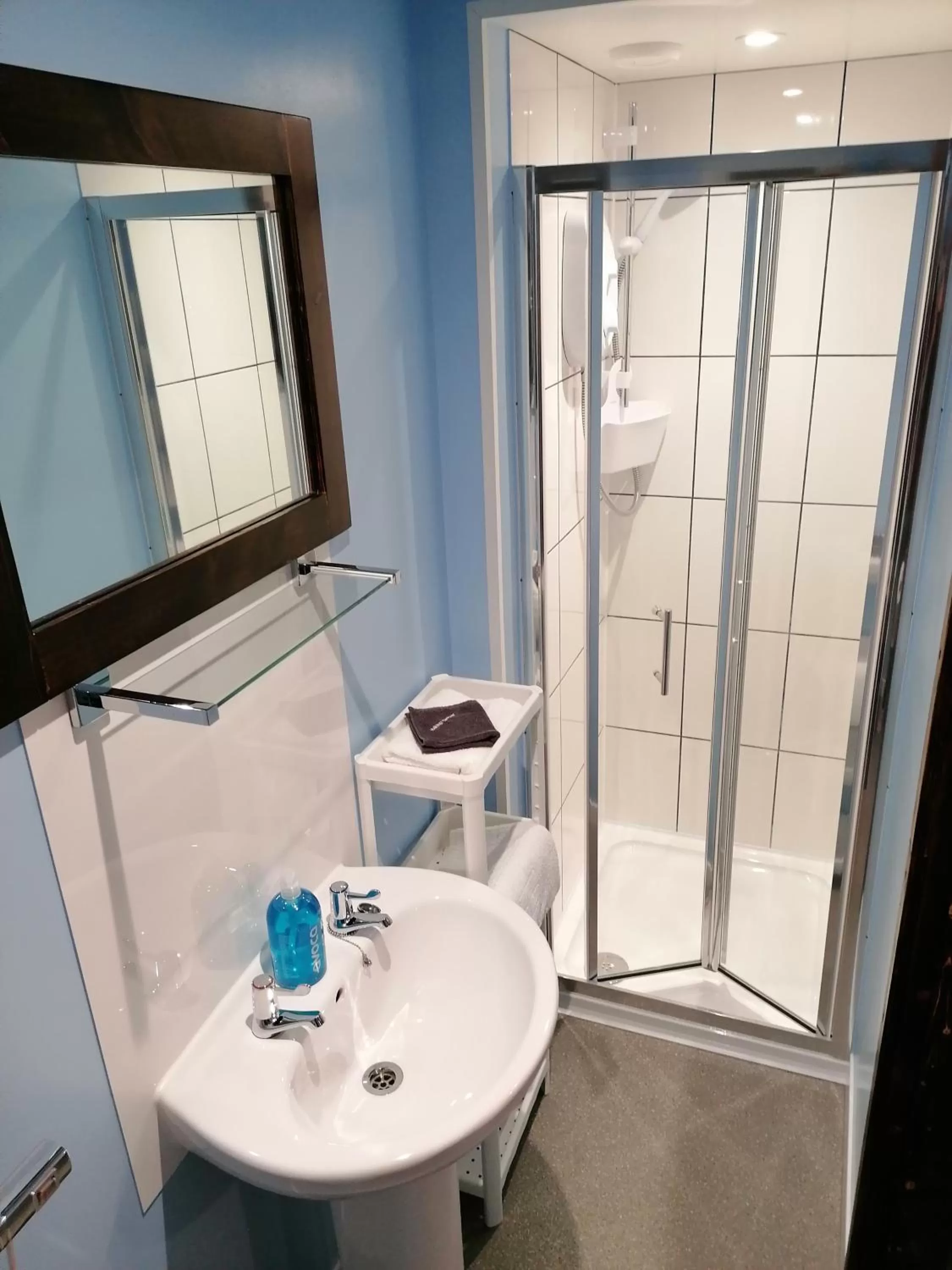 Shower in Pensalda Guest House