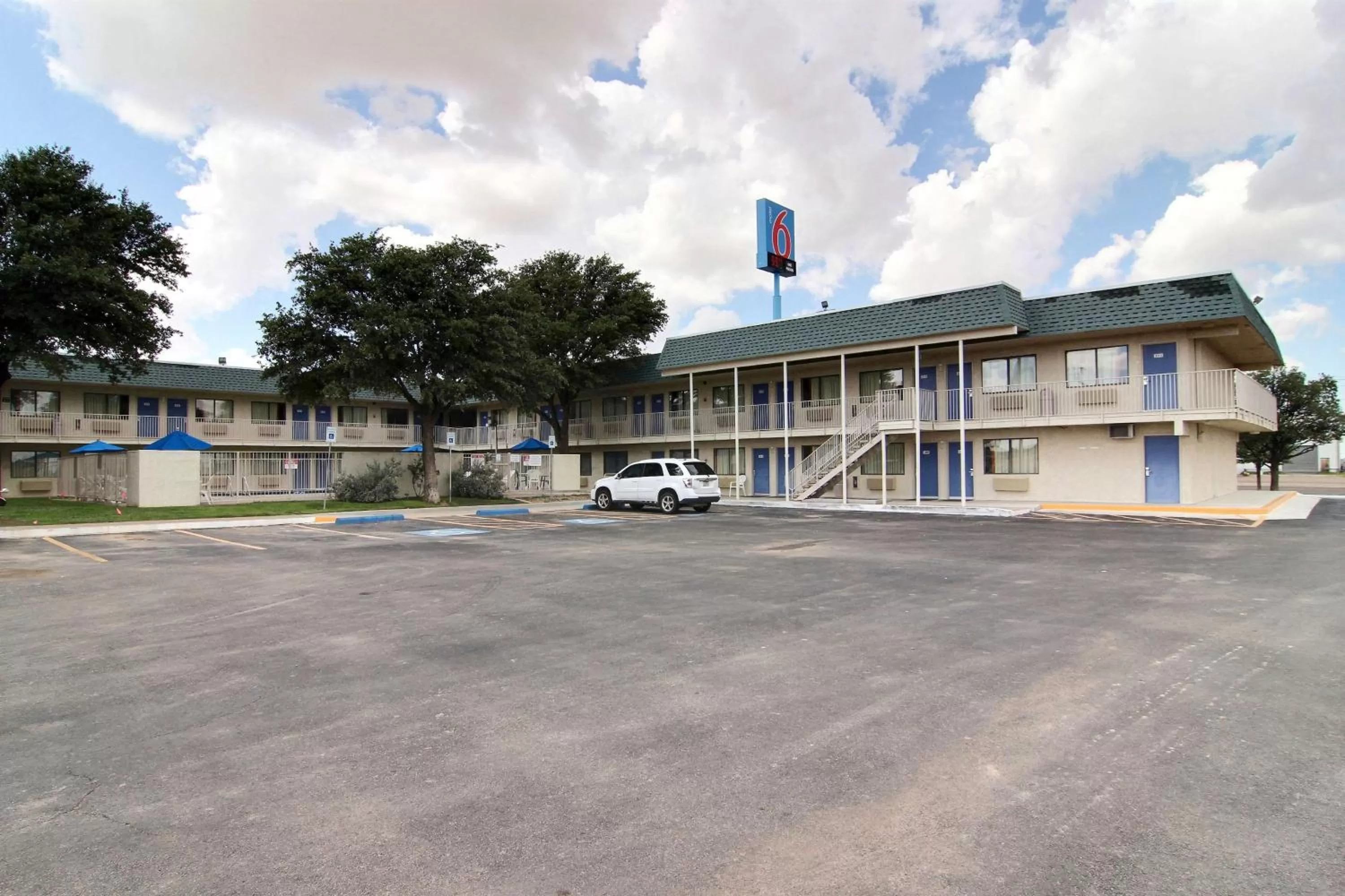 Property building in Motel 6-Fort Stockton, TX