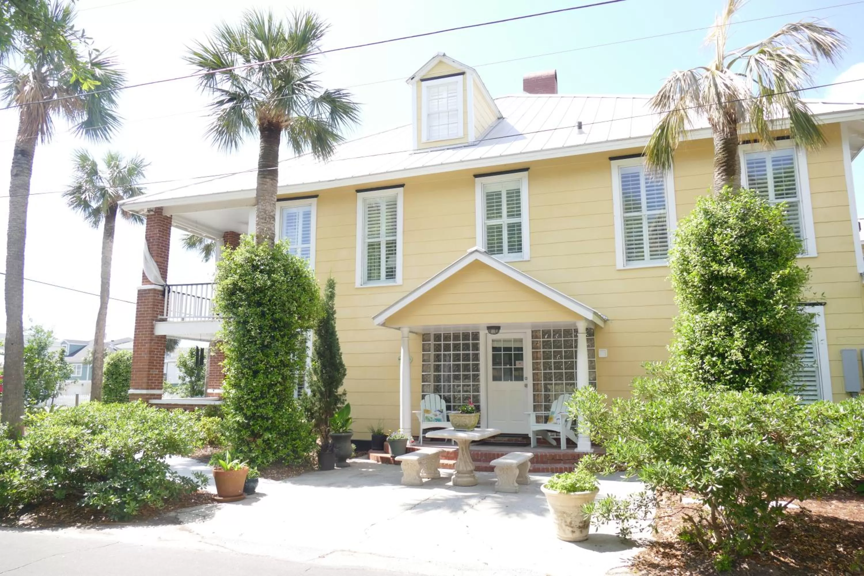 Property building in Beachview Inn and Spa