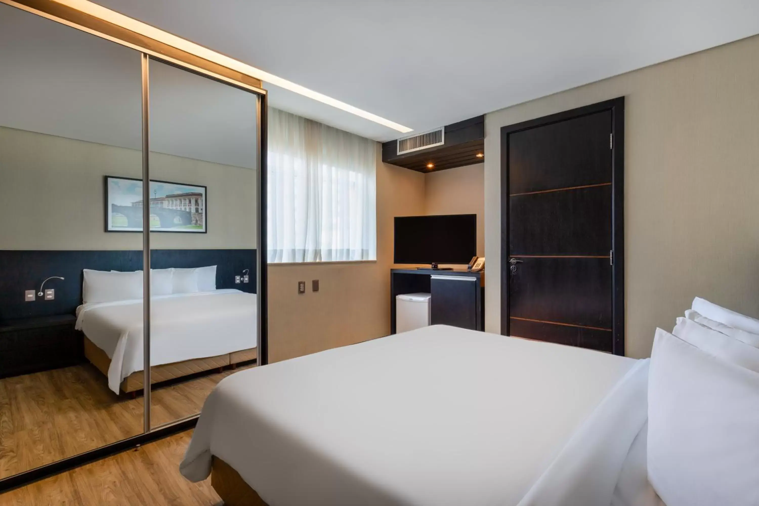 Double Room - Disability Access in Tryp by Wyndham Belo Horizonte Savassi Double Room - Disability Access in Tryp by Wyndham Belo Horizonte Savassi