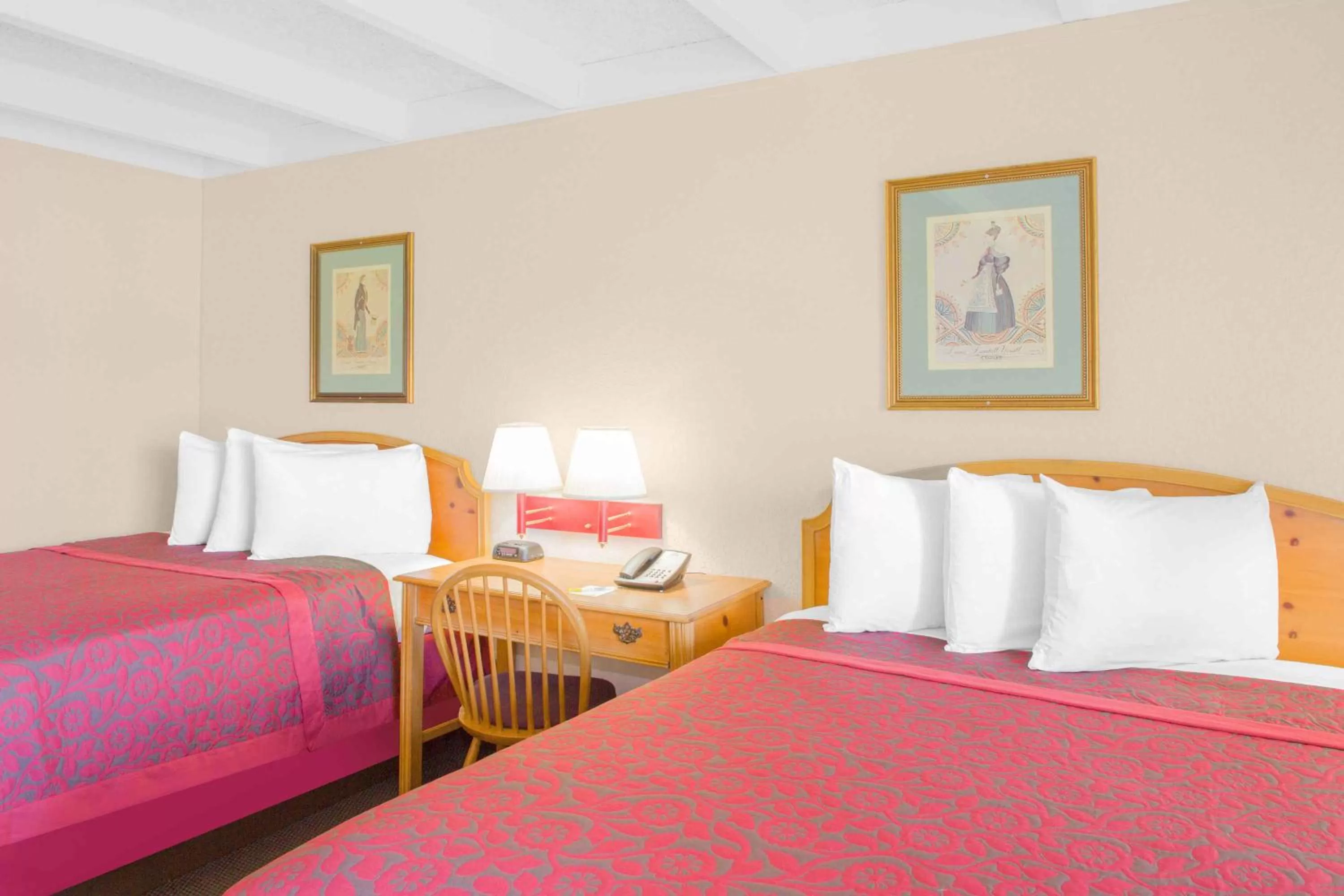 Bed in Days Inn by Wyndham Tallahassee University Center