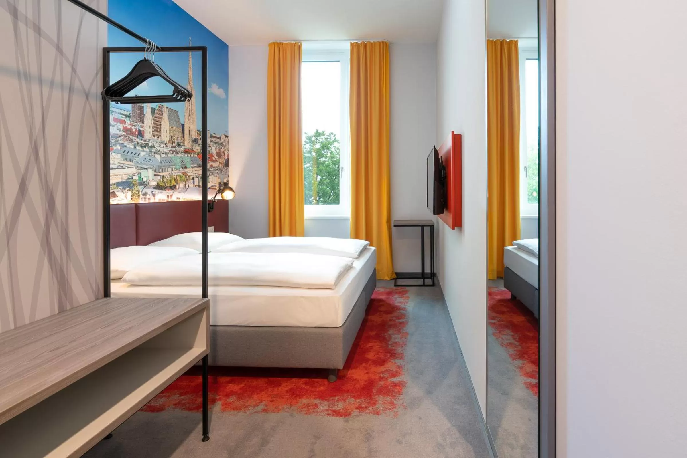 Photo of the whole room, Bed in Campanile Vienna South