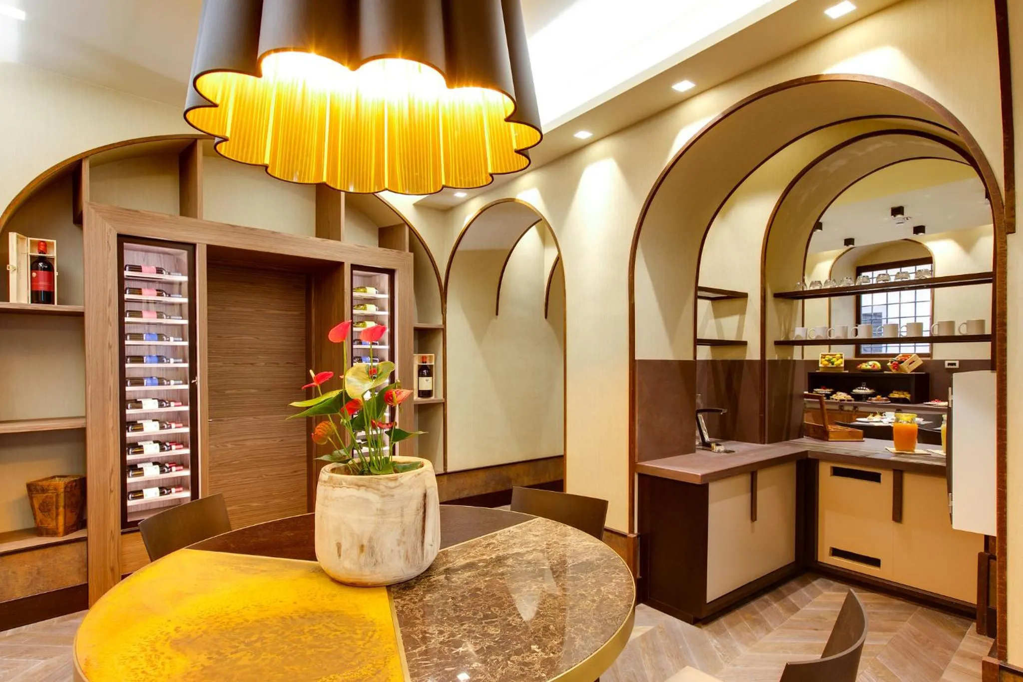 Restaurant/places to eat in Solo Experience Hotel