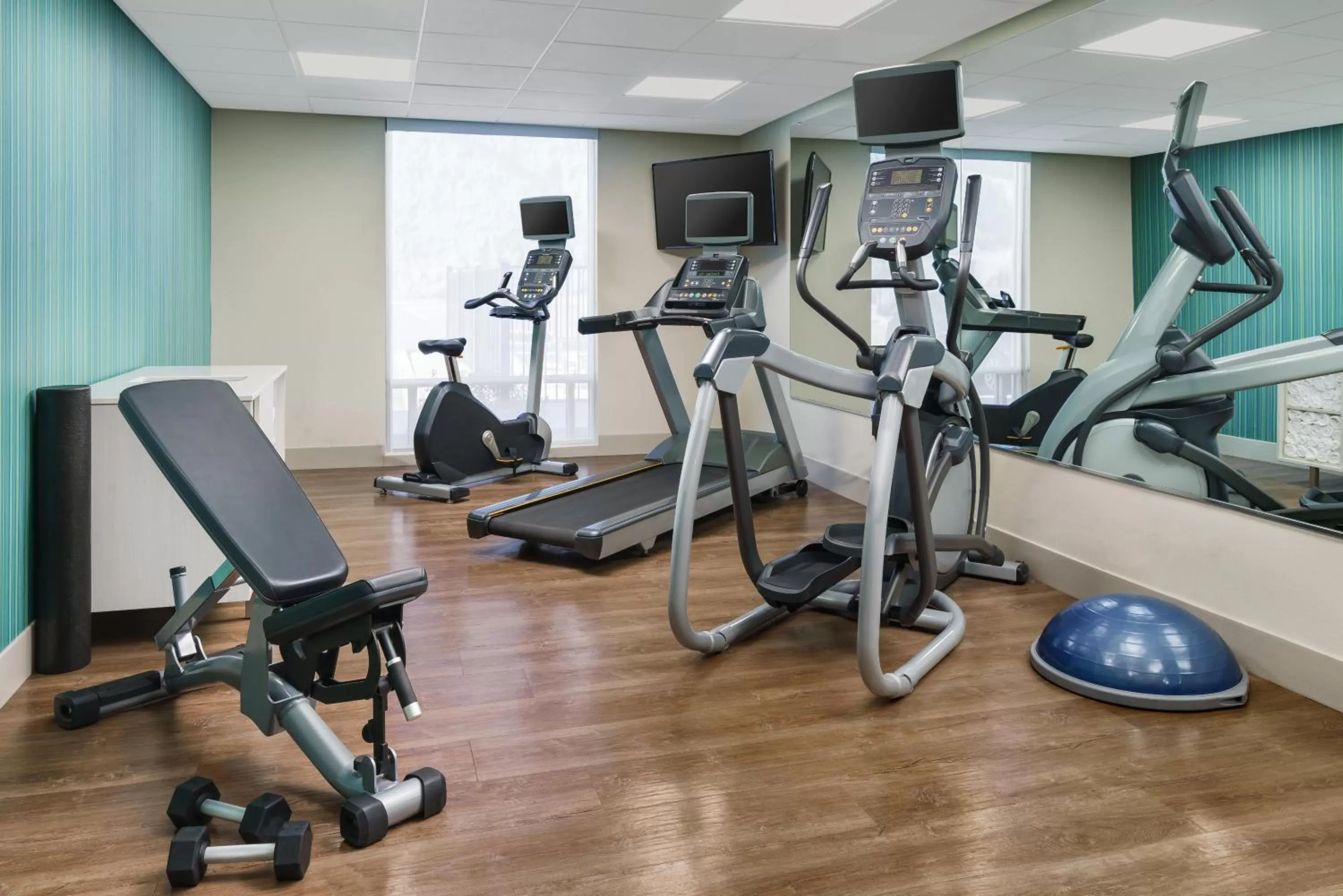 Fitness centre/facilities in Holiday Inn Express & Suites Oakhurst-Yosemite Park Area by IHG