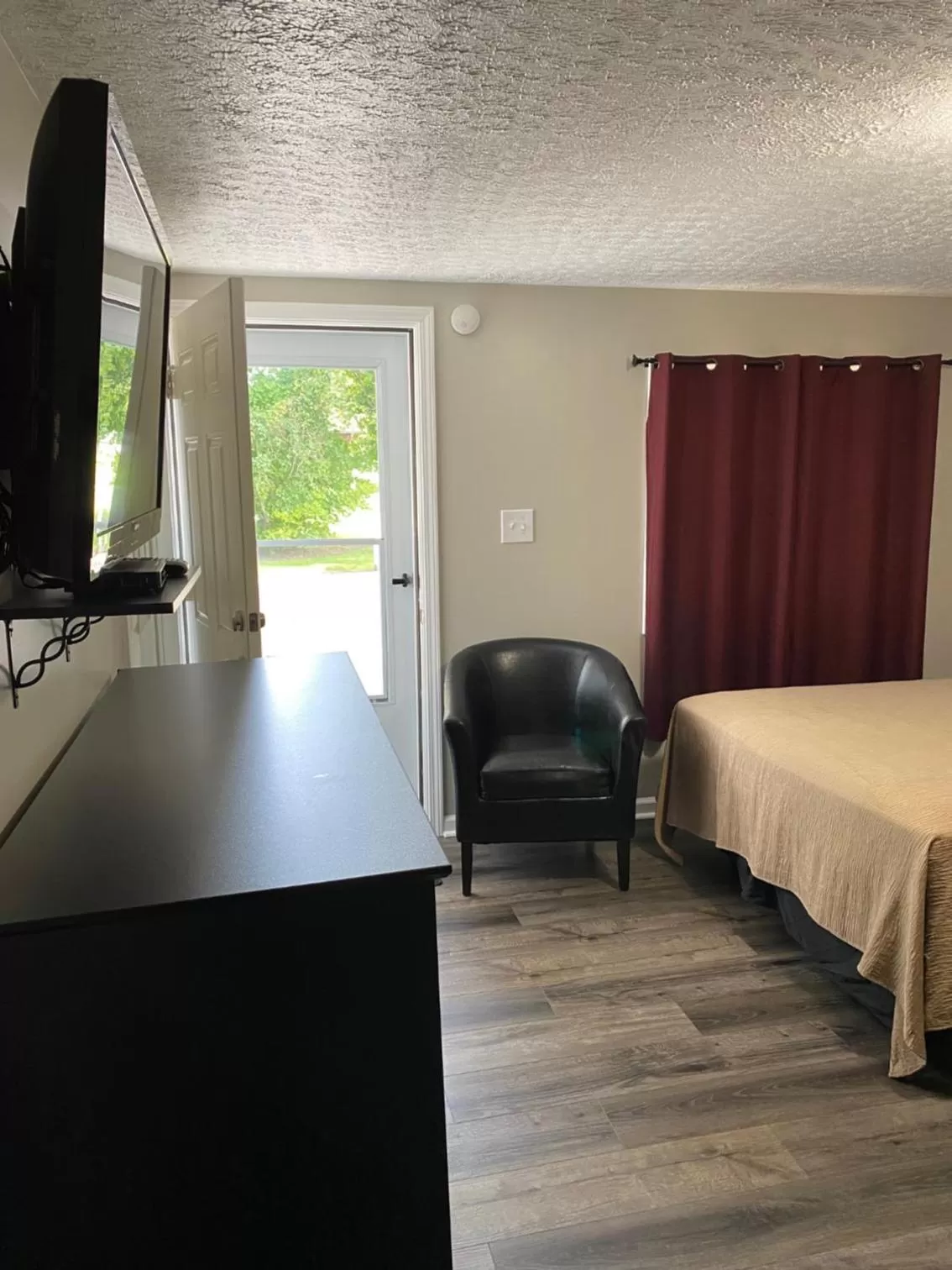 Bed in The New Lantern Motel