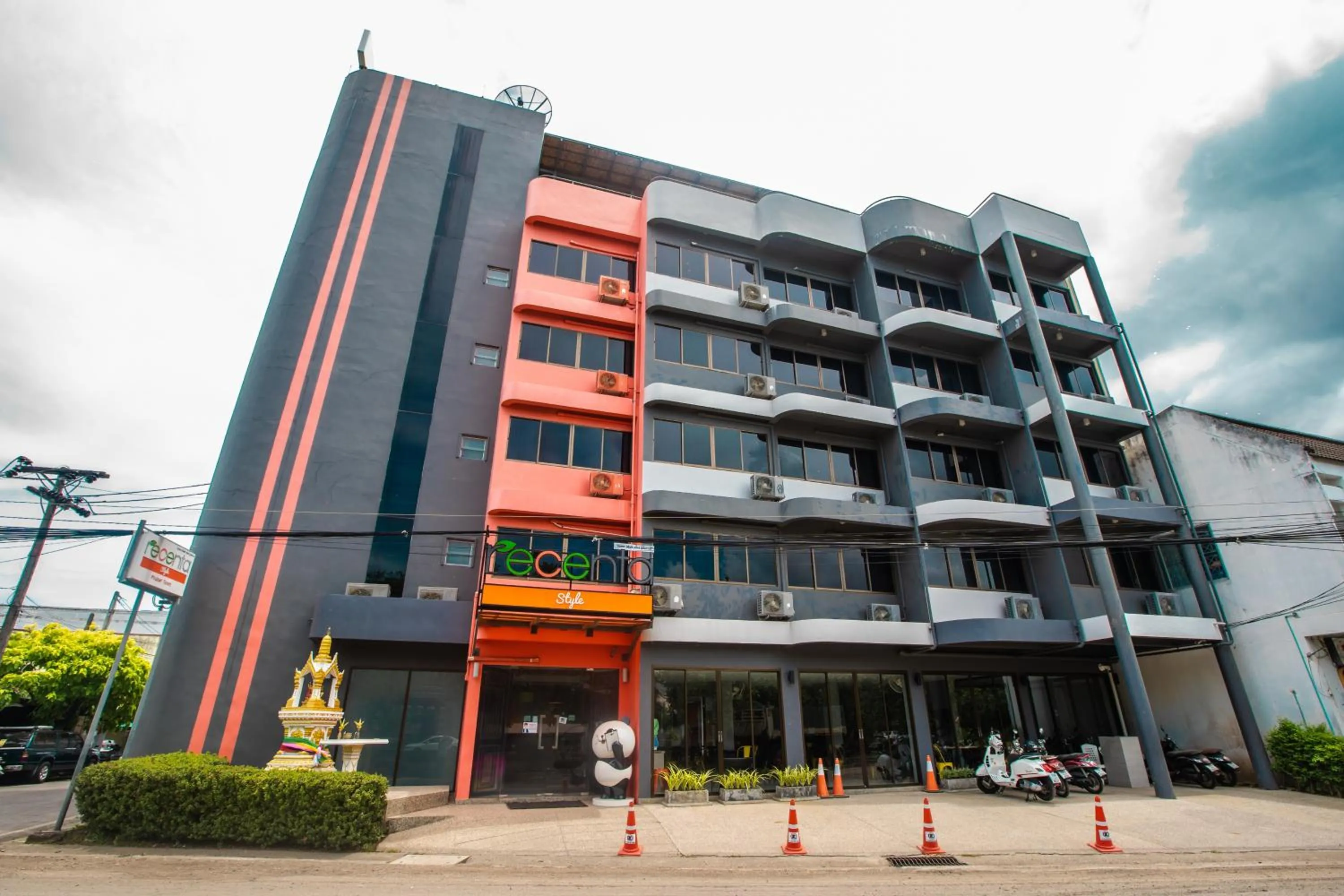Property building in Recenta Style Phuket Town