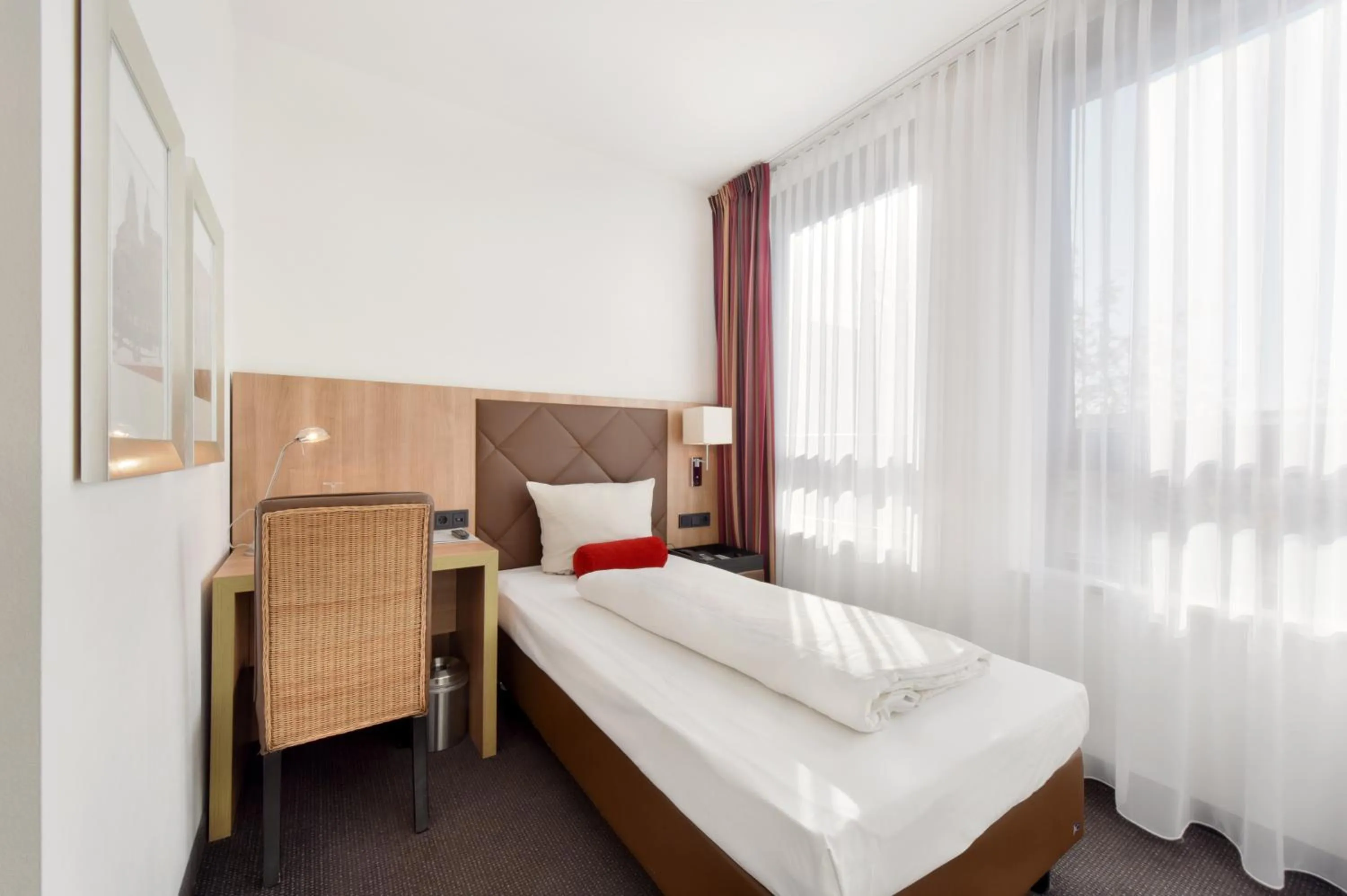 Photo of the whole room, Bed in ACHAT Hotel München Süd