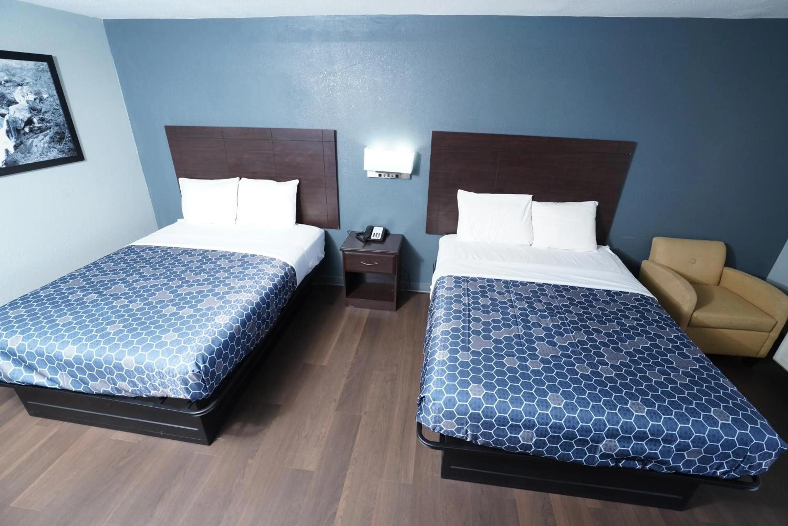 Bed in Red Carpet Inn & Suites