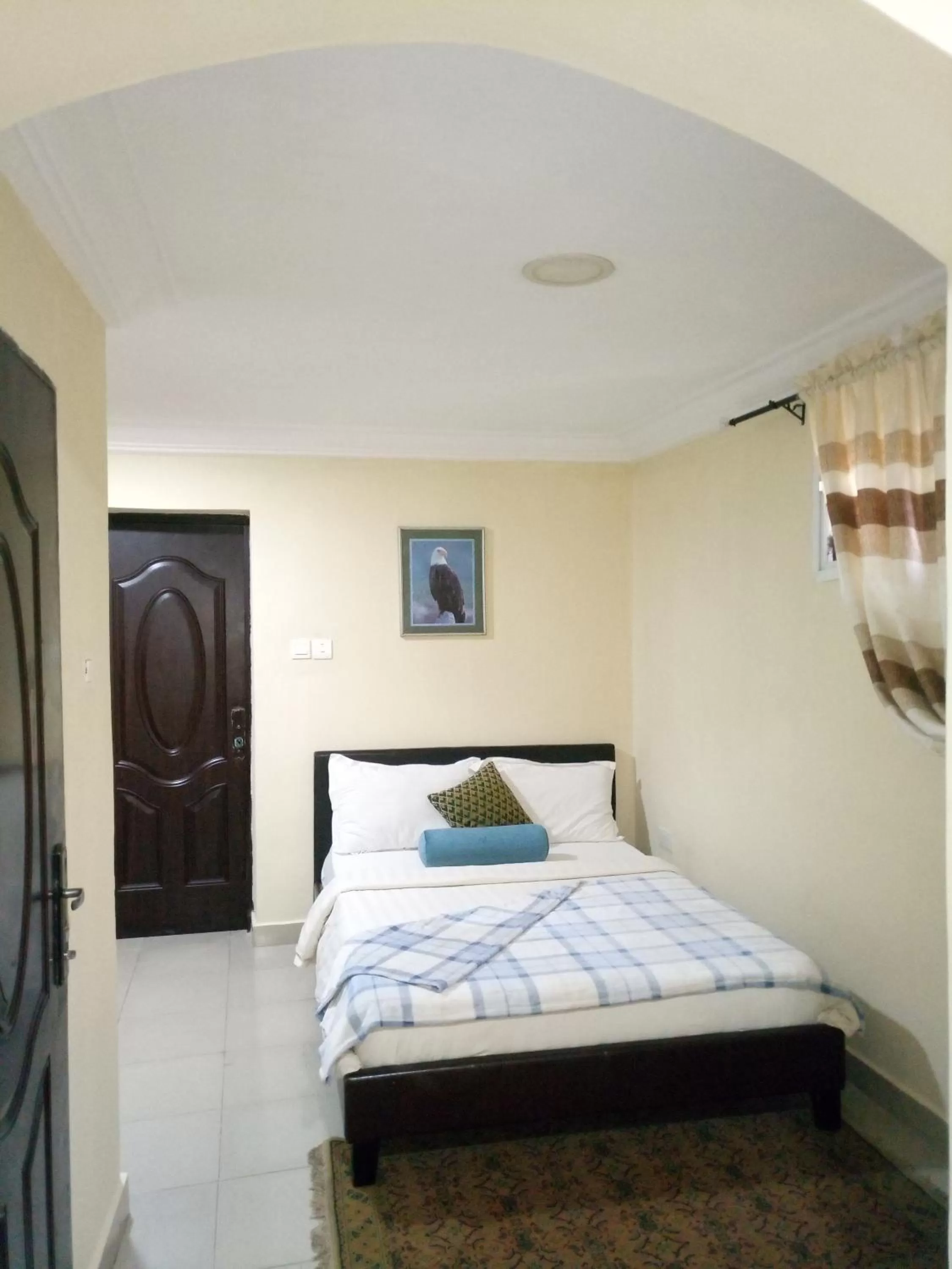 Bed in KH Lodge Abuja