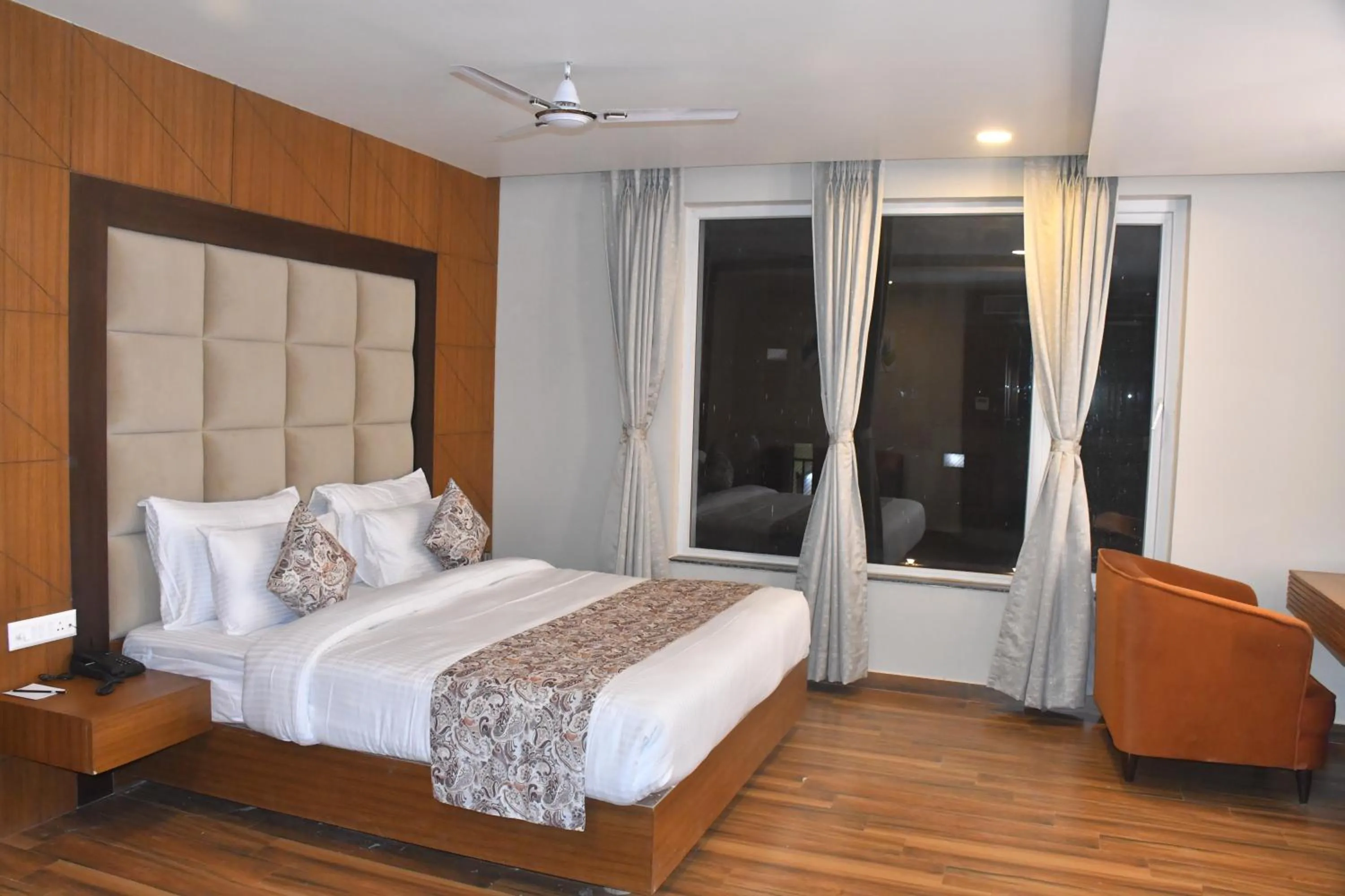 Photo of the whole room, Bed in HHW Sarnath Varanasi