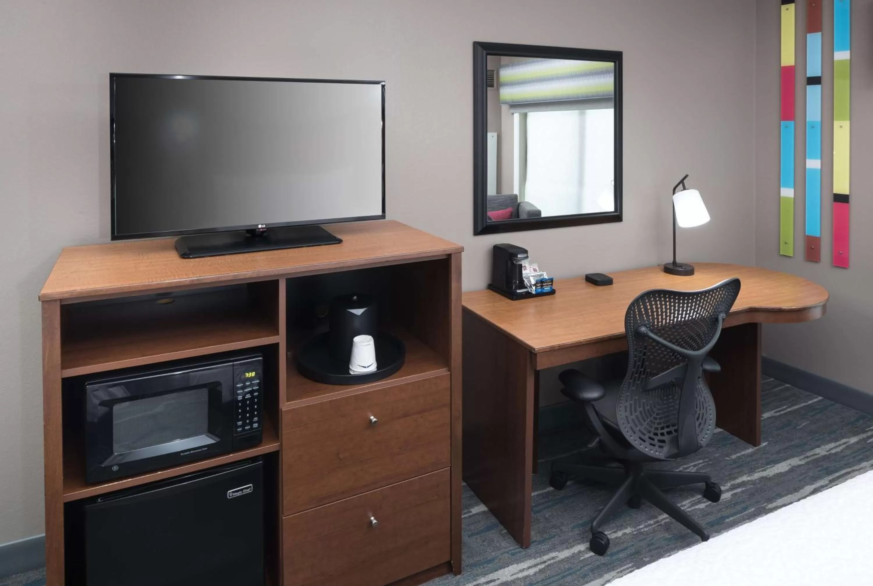 Bedroom in Hampton Inn & Suites Chicago North Shore