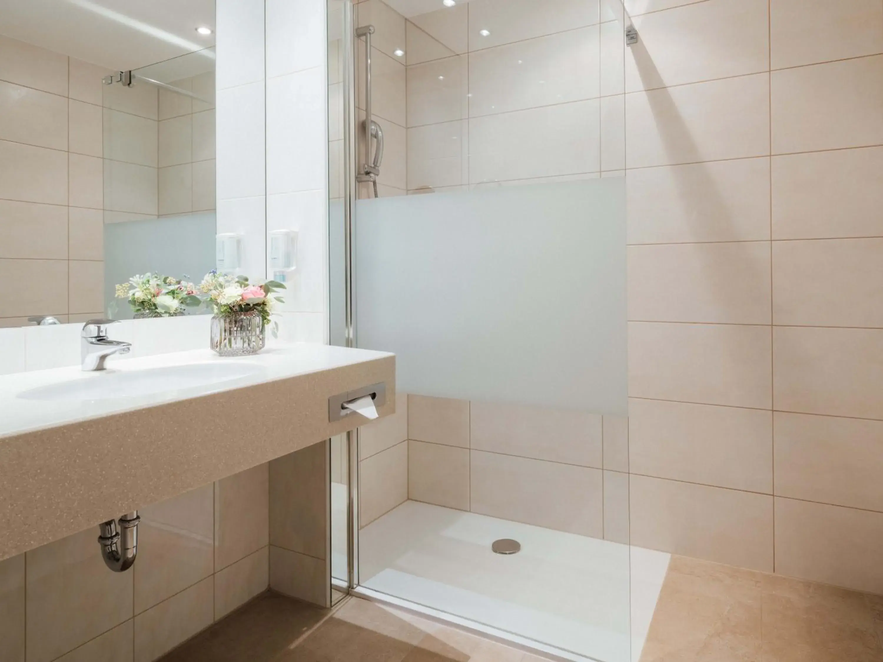 Comfort Double Room with Balcony in Werzers Hotel Resort Pörtschach Comfort Double Room with Balcony in Werzers Hotel Resort Pörtschach