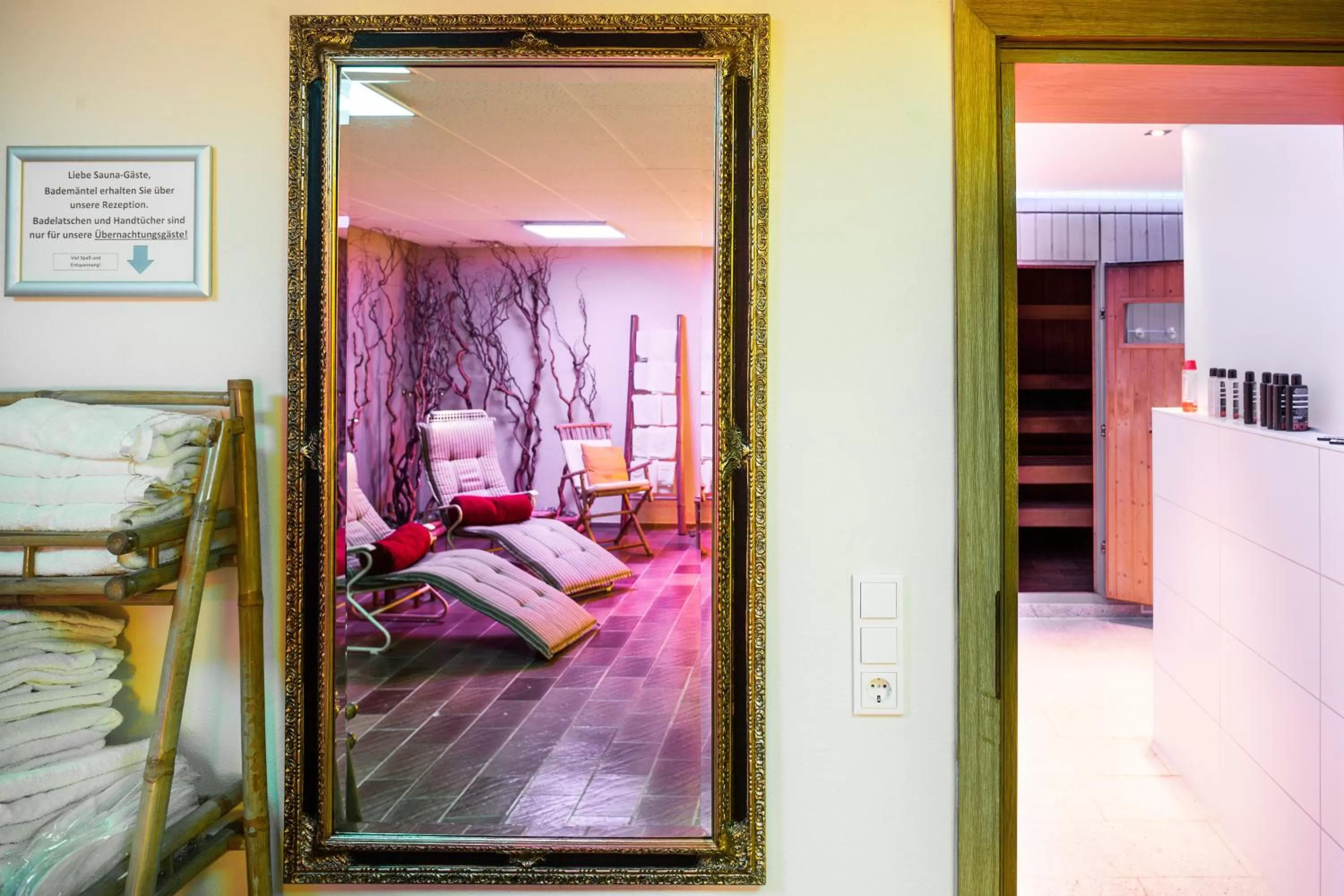 Decorative detail, Bed in Hotel-Restaurant Zur Krone