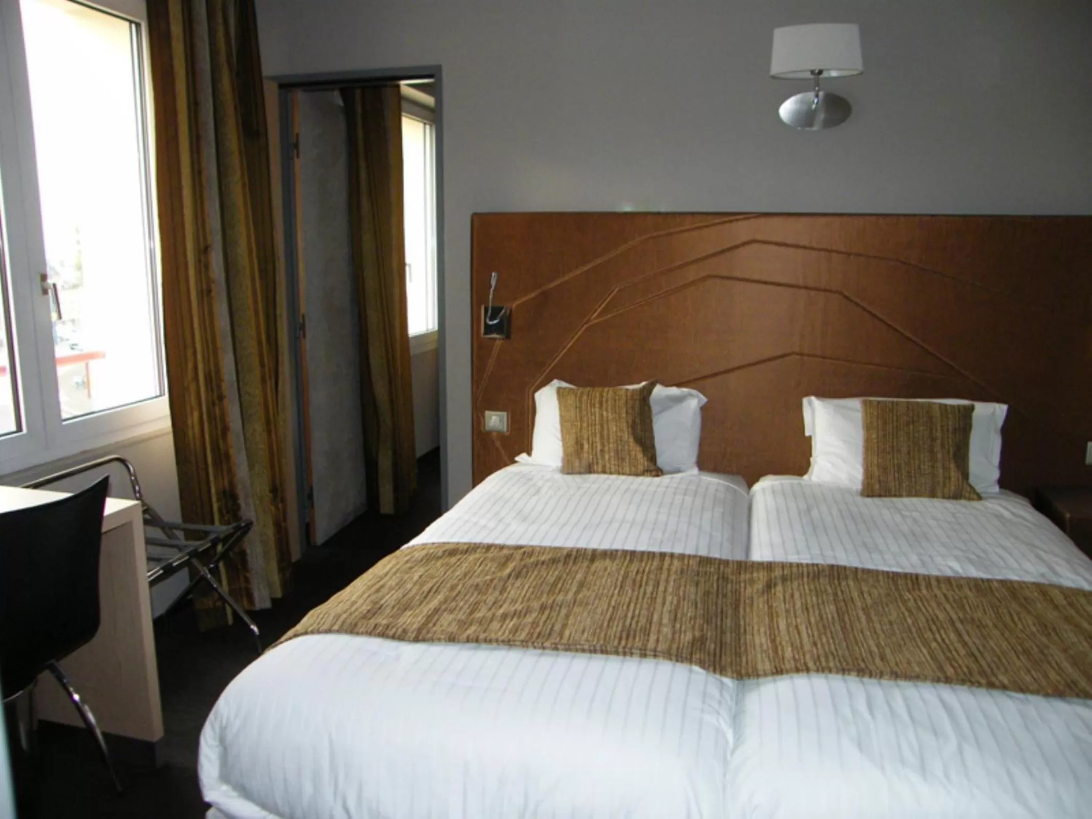 Bedroom, Bed in CIT'HOTEL Saint-Pierre