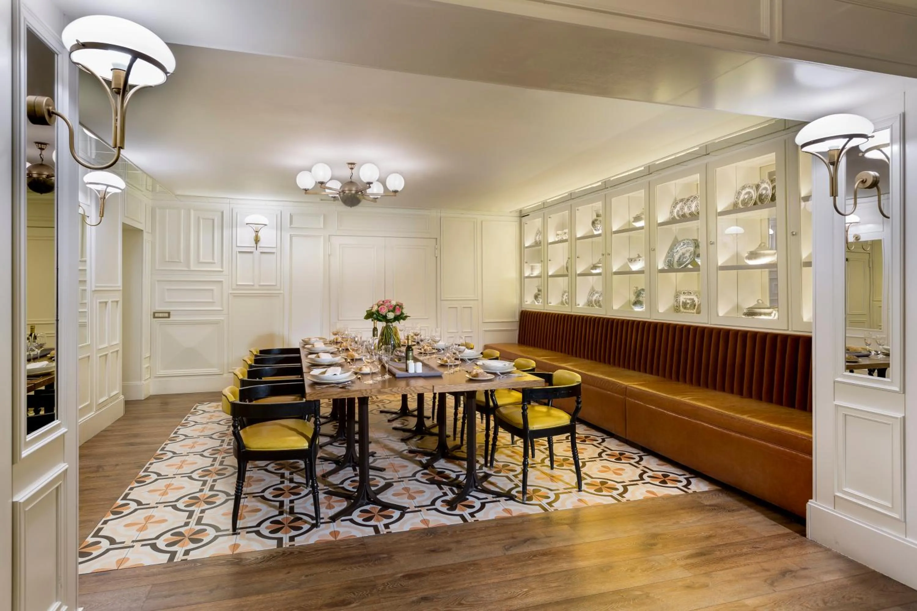 Business facilities in Boutique Hotel H10 Villa de la Reina