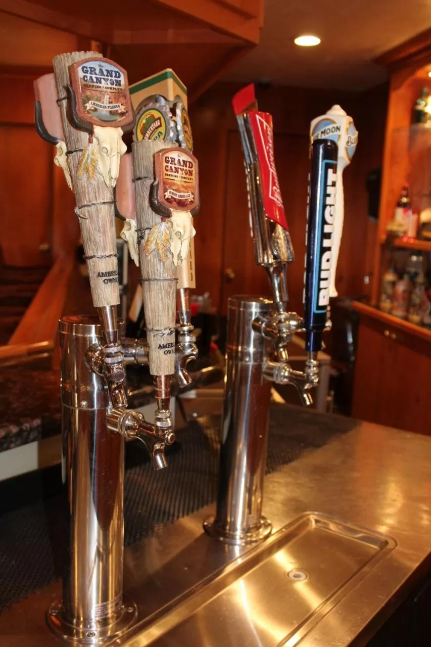 Lounge or bar in Grand Canyon Inn and Motel - South Rim Entrance