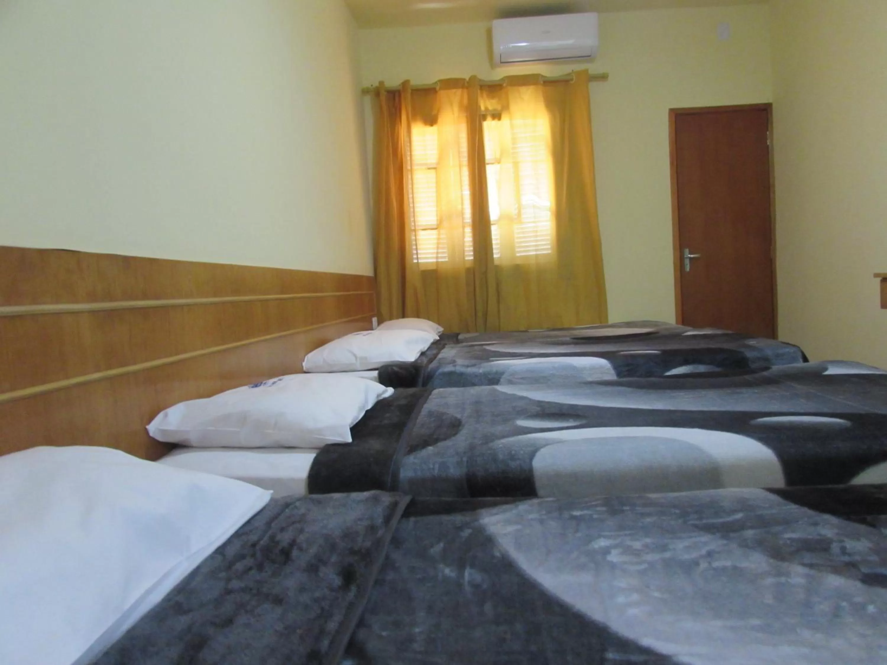 Bed in Hotel Monteneve a 2 minutos do Bom Retiro, a 8 minutos da 25 de Março a 100 metros da estação de trem para Aeroporto Internacional de Guarulhos