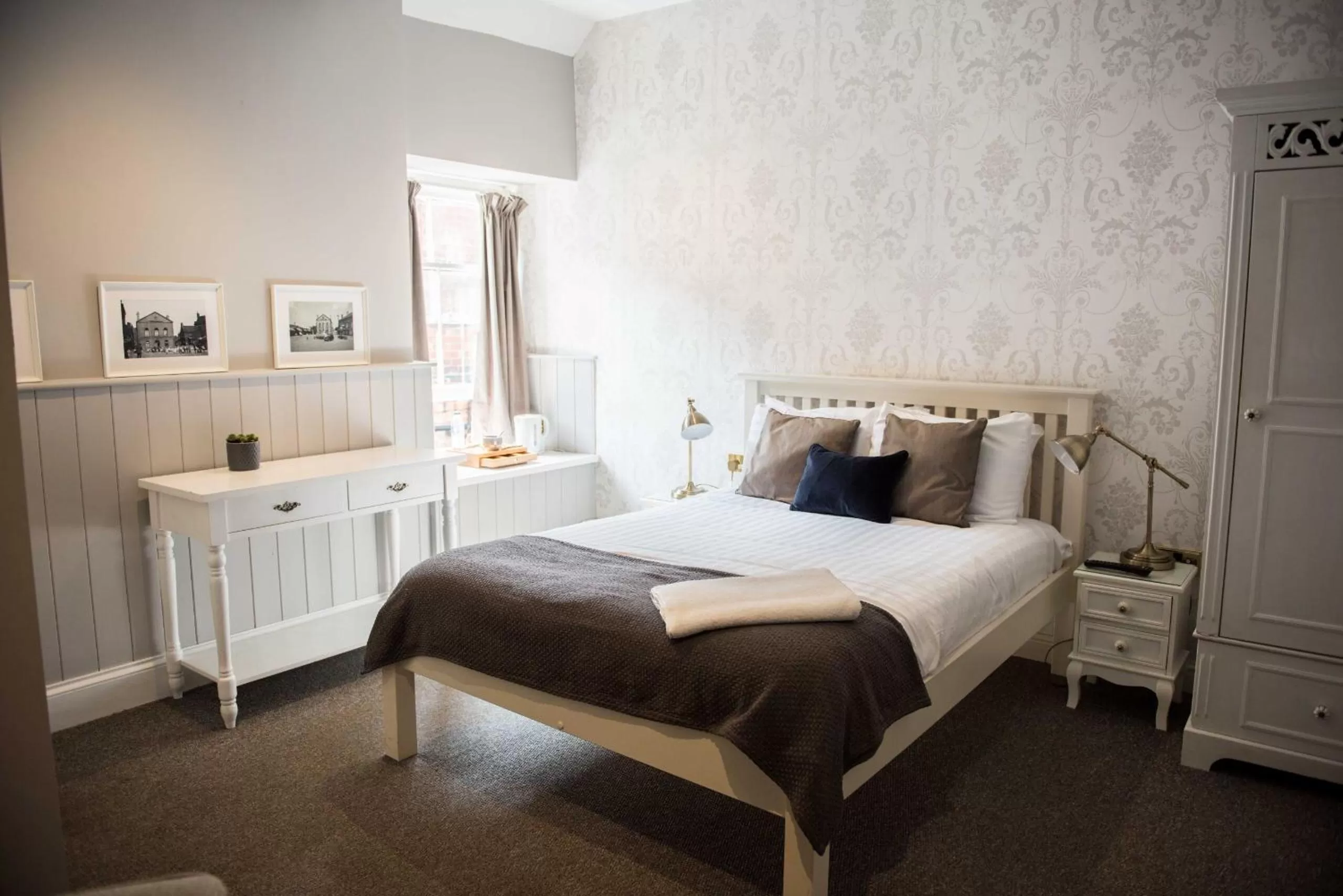 Bedroom, Bed in The George Hotel