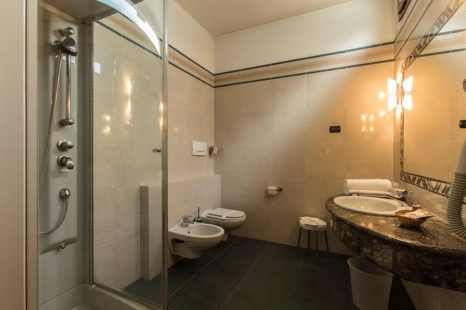 Bathroom in Airport Hotel Malpensa