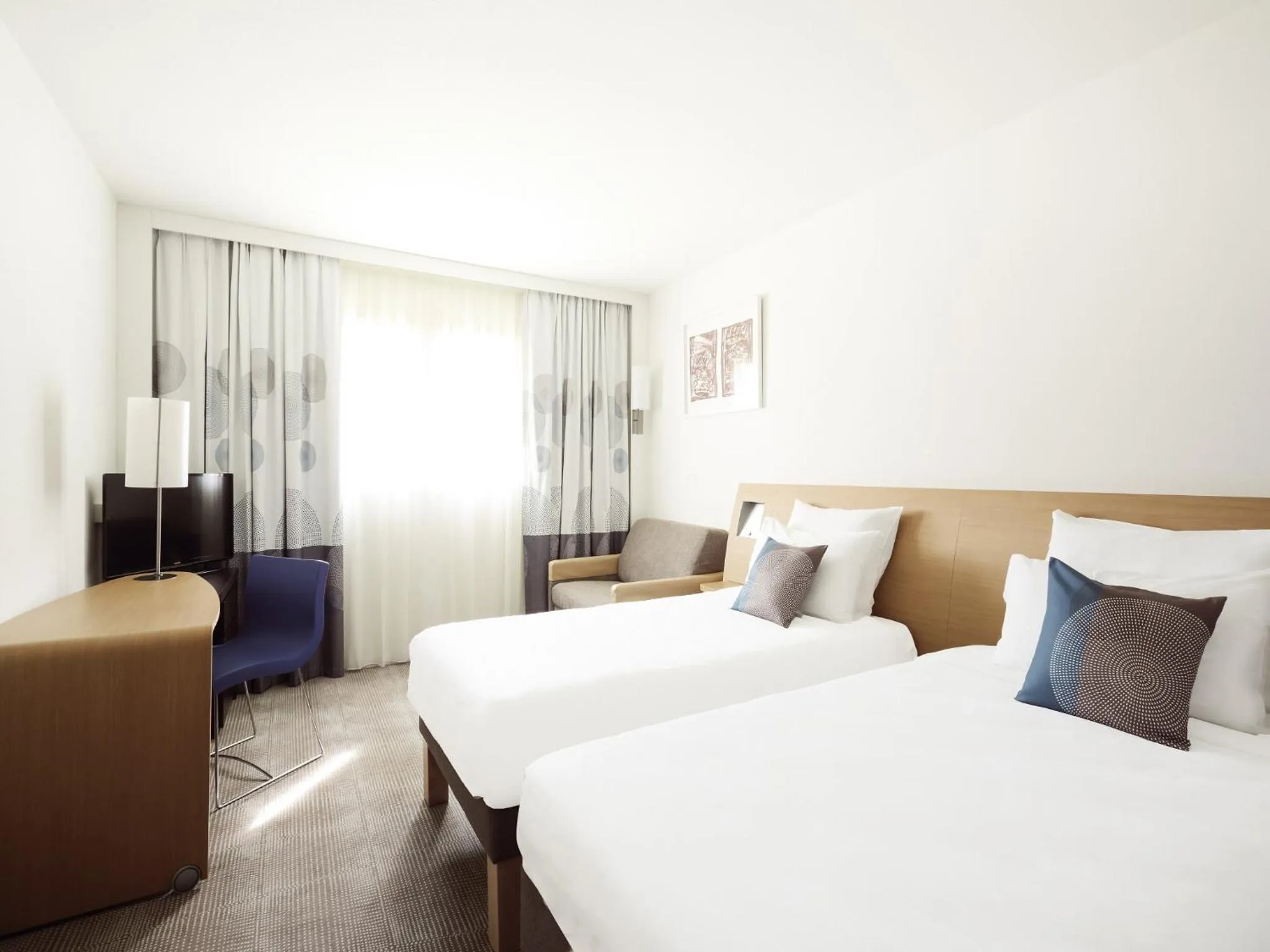 Standard Twin Room with Sofa Bed in Novotel Montpellier