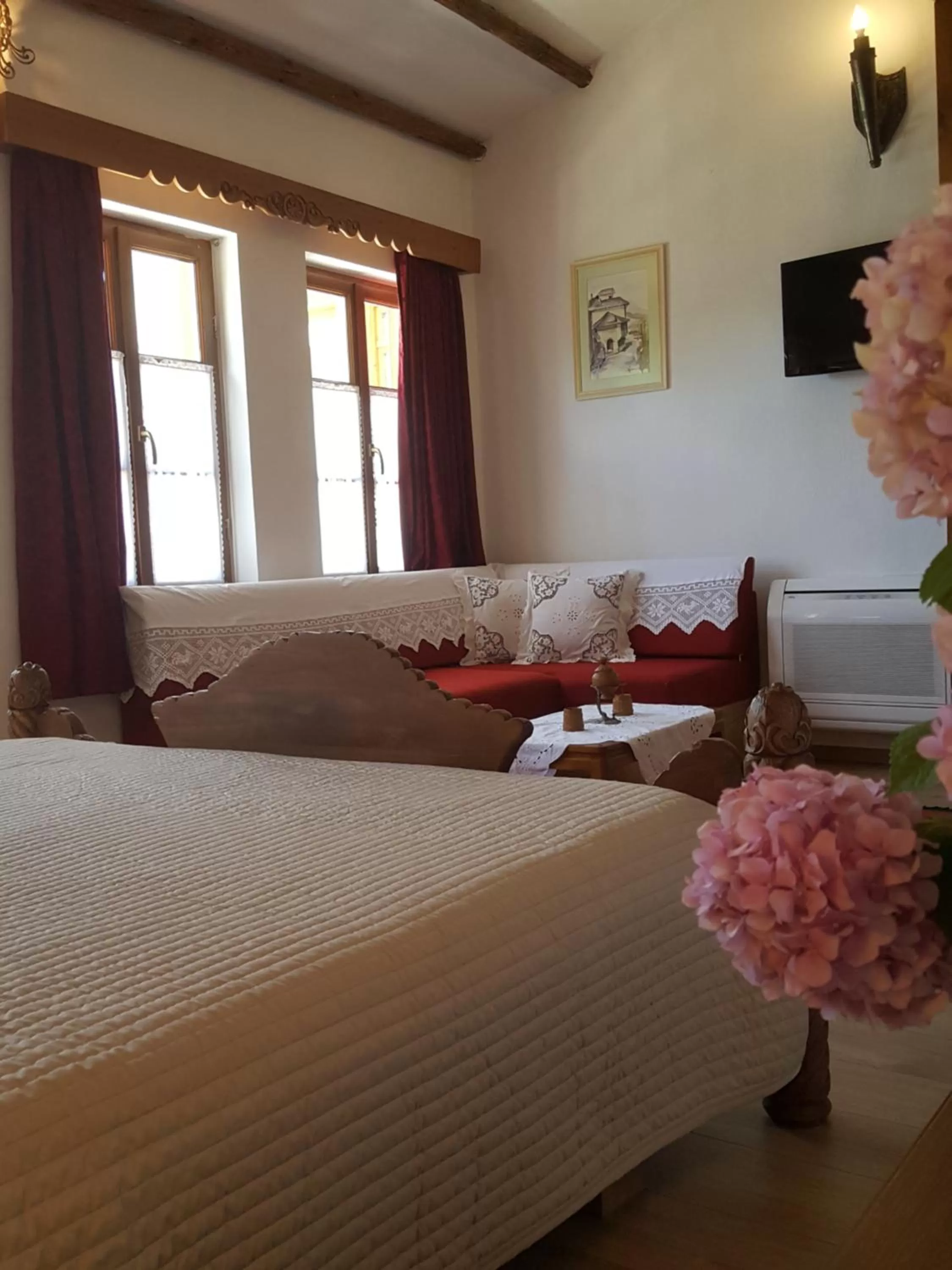 Bed in Hotel Gjirokastra