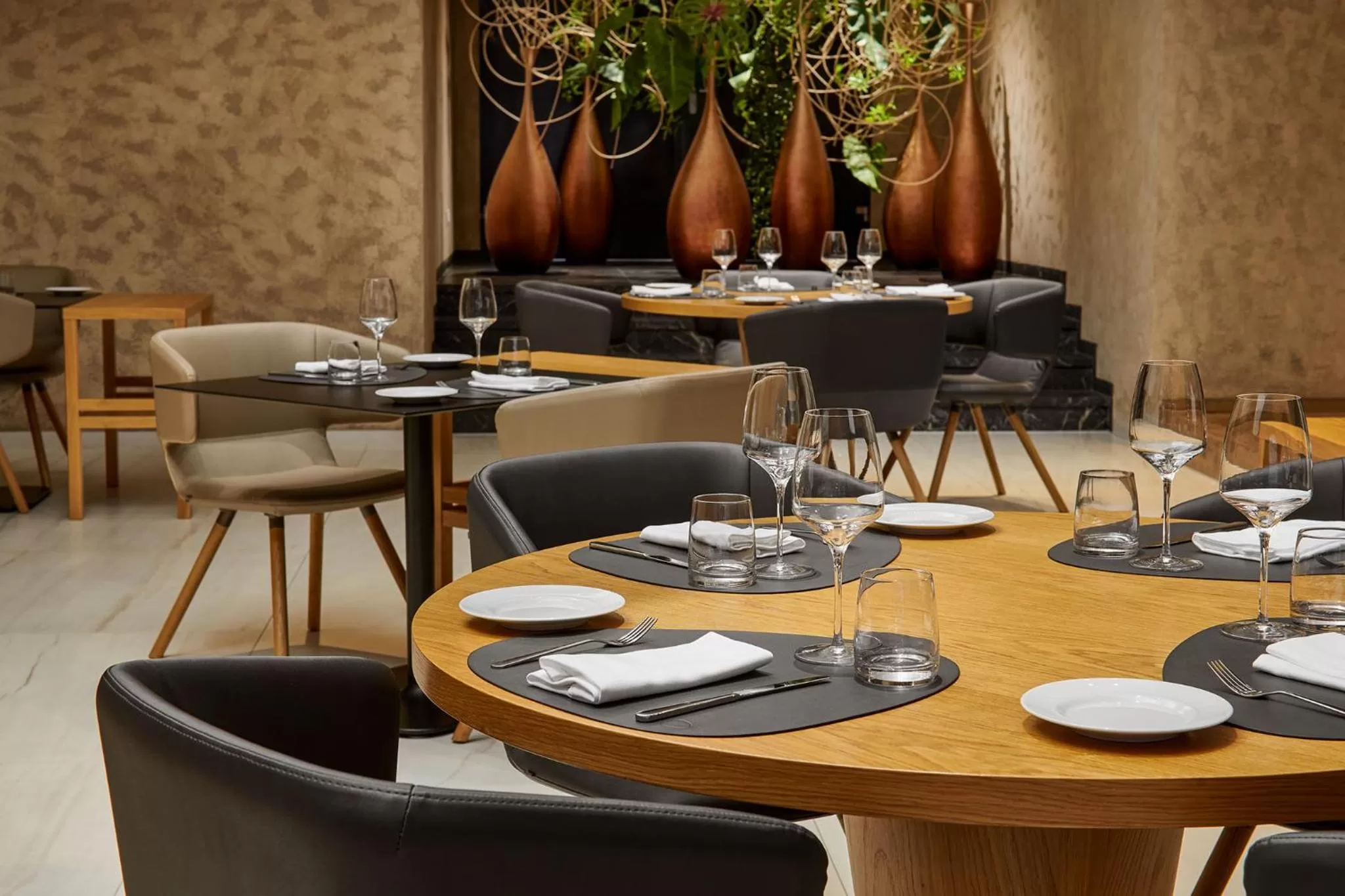 Restaurant/places to eat in Hotel Passage