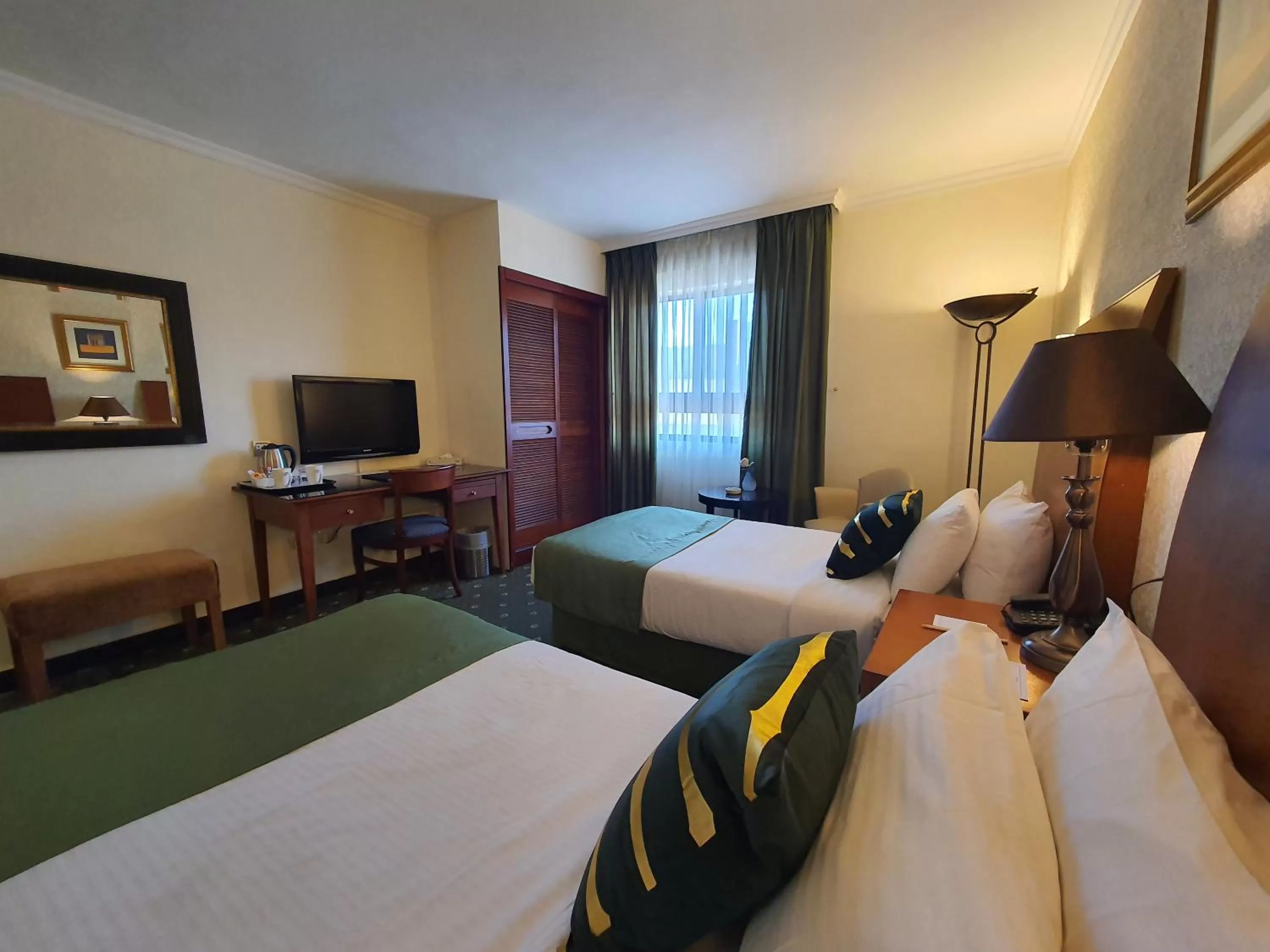 Restaurant/places to eat in Arena Space Hotel